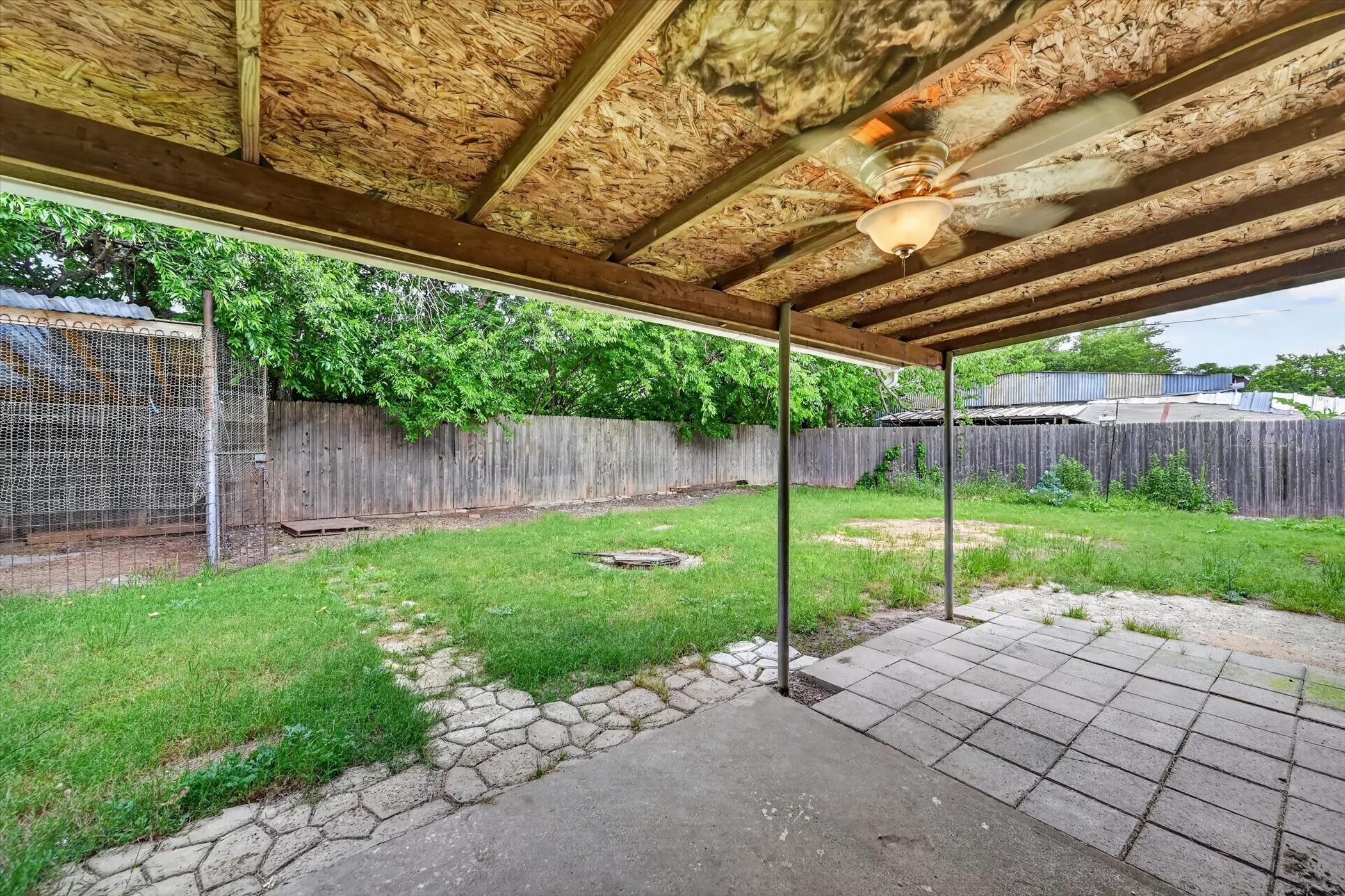 Single Family Residence For Sale in Tarrant County , 207 Water Lane, Crowley, Texas 76036, 3 Bedroom, 2 Bathroom, 2 Garage spaces, 1,092 Sqft, built in 1983, mls#21274737, Real Estate Agent in Crowley, Homes For Sale in Tarrant county, Homes For Sale in Crowley, Realtor in Crowley Texas, Real Estate Brokerage Independent Realty Texas, Luminita Cordes Realtor