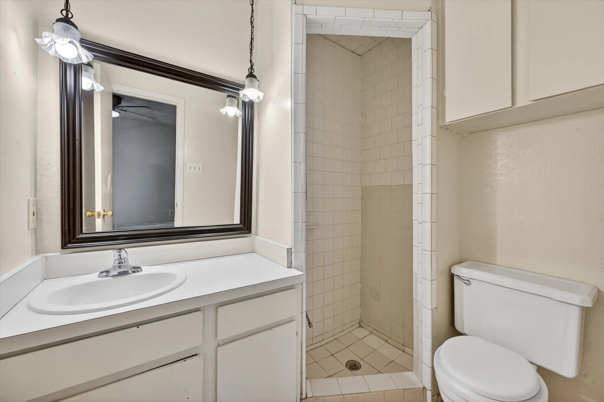 Single Family Residence For Sale in Tarrant County , 207 Water Lane, Crowley, Texas 76036, 3 Bedroom, 2 Bathroom, 2 Garage spaces, 1,092 Sqft, built in 1983, mls#21274737, Real Estate Agent in Crowley, Homes For Sale in Tarrant county, Homes For Sale in Crowley, Realtor in Crowley Texas, Real Estate Brokerage Independent Realty Texas, Luminita Cordes Realtor