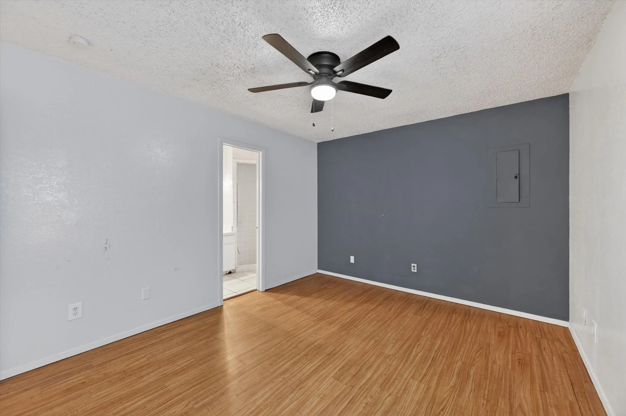 Single Family Residence For Sale in Tarrant County , 207 Water Lane, Crowley, Texas 76036, 3 Bedroom, 2 Bathroom, 2 Garage spaces, 1,092 Sqft, built in 1983, mls#21274737, Real Estate Agent in Crowley, Homes For Sale in Tarrant county, Homes For Sale in Crowley, Realtor in Crowley Texas, Real Estate Brokerage Independent Realty Texas, Luminita Cordes Realtor