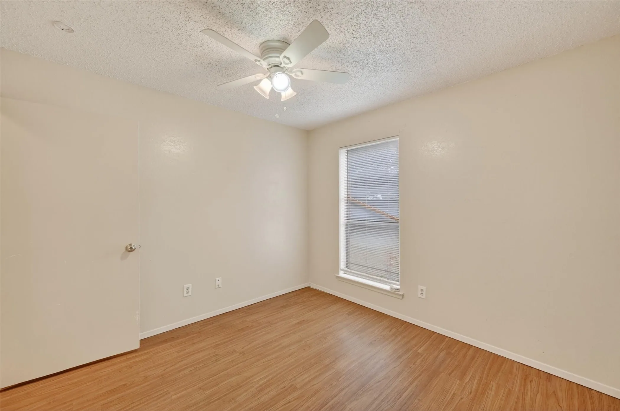 Single Family Residence For Sale in Tarrant County , 207 Water Lane, Crowley, Texas 76036, 3 Bedroom, 2 Bathroom, 2 Garage spaces, 1,092 Sqft, built in 1983, mls#21274737, Real Estate Agent in Crowley, Homes For Sale in Tarrant county, Homes For Sale in Crowley, Realtor in Crowley Texas, Real Estate Brokerage Independent Realty Texas, Luminita Cordes Realtor