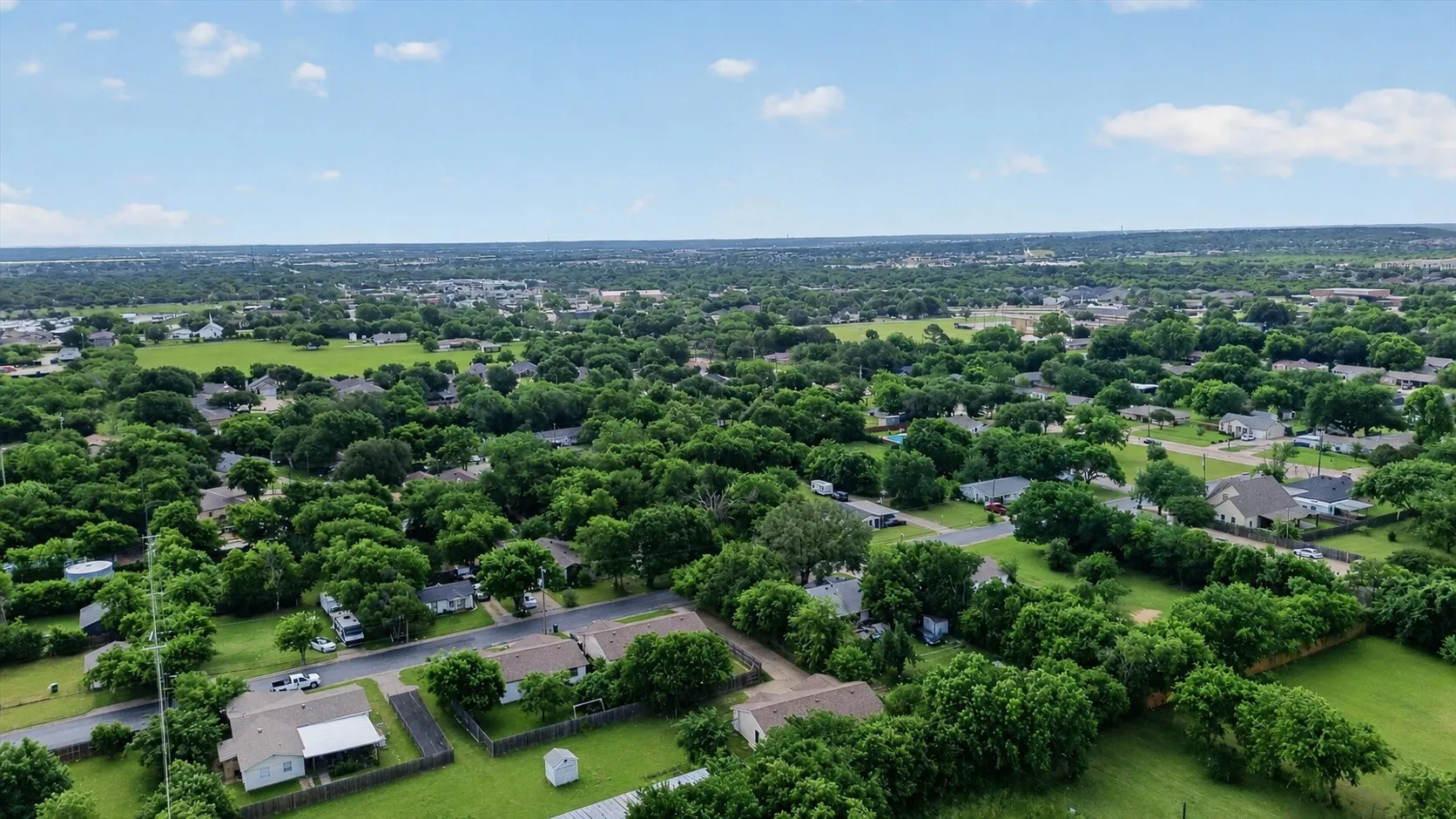 Single Family Residence For Sale in Tarrant County , 207 Water Lane, Crowley, Texas 76036, 3 Bedroom, 2 Bathroom, 2 Garage spaces, 1,092 Sqft, built in 1983, mls#21274737, Real Estate Agent in Crowley, Homes For Sale in Tarrant county, Homes For Sale in Crowley, Realtor in Crowley Texas, Real Estate Brokerage Independent Realty Texas, Luminita Cordes Realtor