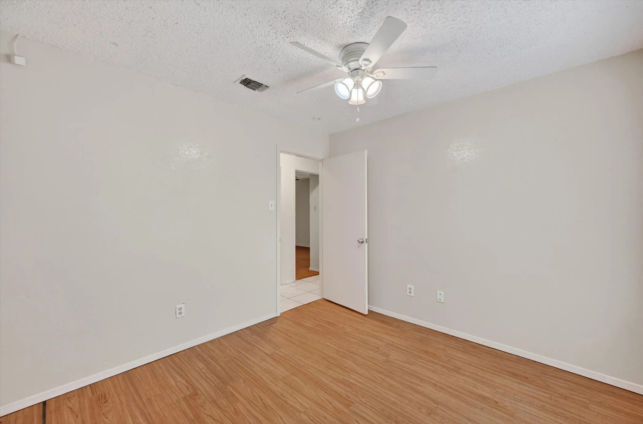 Single Family Residence For Sale in Tarrant County , 207 Water Lane, Crowley, Texas 76036, 3 Bedroom, 2 Bathroom, 2 Garage spaces, 1,092 Sqft, built in 1983, mls#21274737, Real Estate Agent in Crowley, Homes For Sale in Tarrant county, Homes For Sale in Crowley, Realtor in Crowley Texas, Real Estate Brokerage Independent Realty Texas, Luminita Cordes Realtor