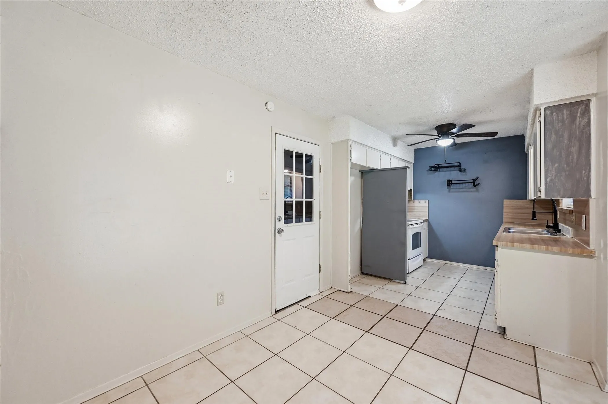 Single Family Residence For Sale in Tarrant County , 207 Water Lane, Crowley, Texas 76036, 3 Bedroom, 2 Bathroom, 2 Garage spaces, 1,092 Sqft, built in 1983, mls#21274737, Real Estate Agent in Crowley, Homes For Sale in Tarrant county, Homes For Sale in Crowley, Realtor in Crowley Texas, Real Estate Brokerage Independent Realty Texas, Luminita Cordes Realtor