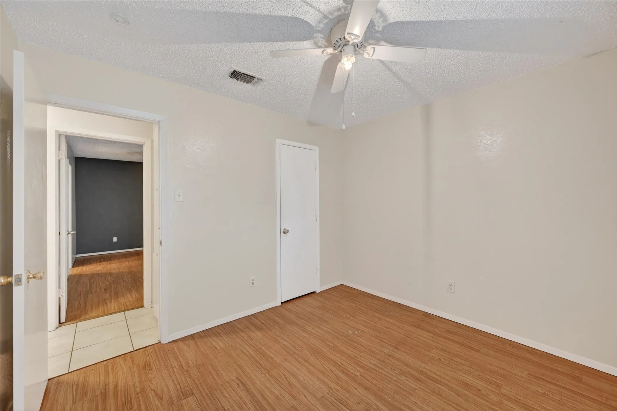 Single Family Residence For Sale in Tarrant County , 207 Water Lane, Crowley, Texas 76036, 3 Bedroom, 2 Bathroom, 2 Garage spaces, 1,092 Sqft, built in 1983, mls#21274737, Real Estate Agent in Crowley, Homes For Sale in Tarrant county, Homes For Sale in Crowley, Realtor in Crowley Texas, Real Estate Brokerage Independent Realty Texas, Luminita Cordes Realtor