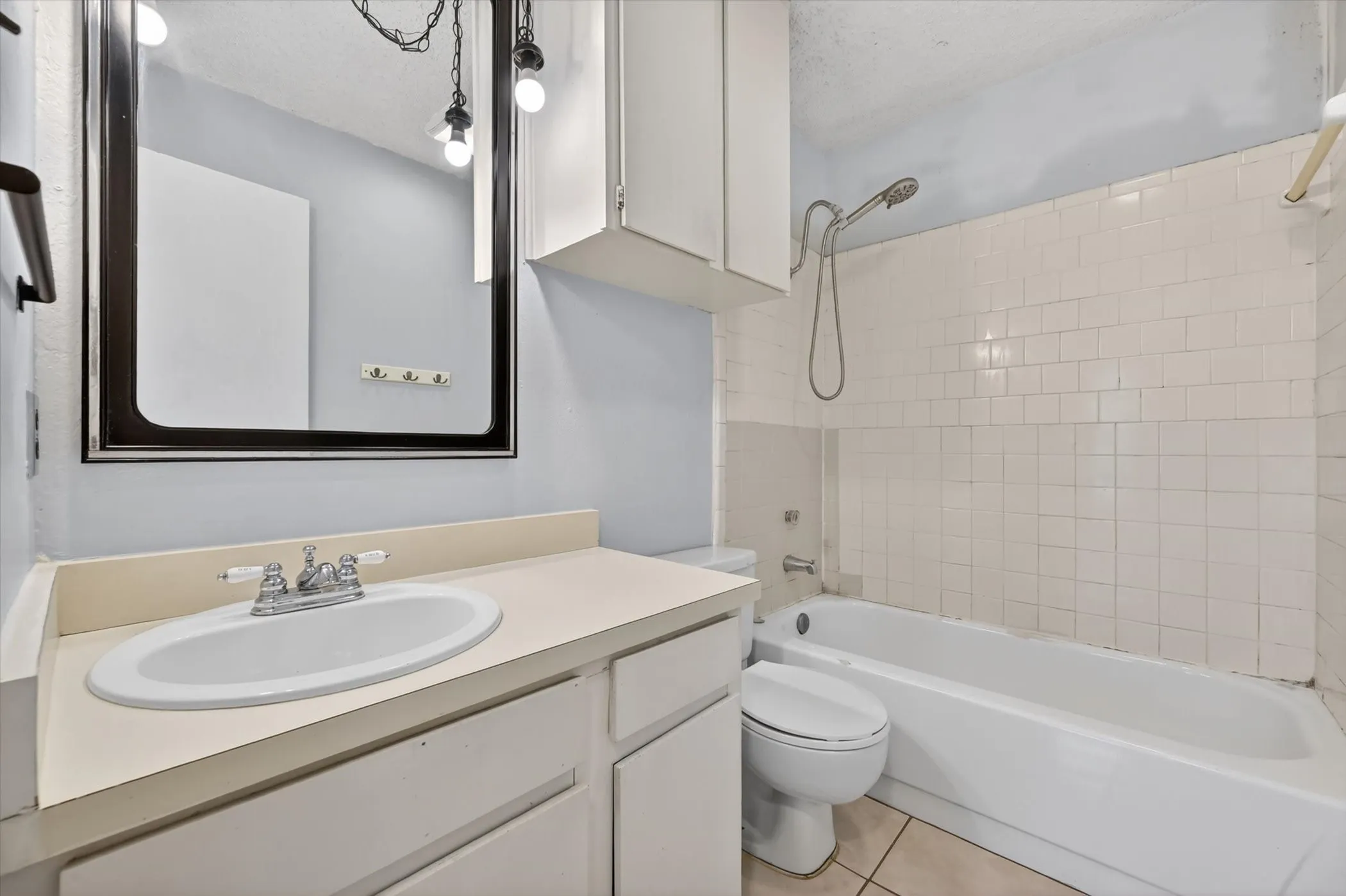 Single Family Residence For Sale in Tarrant County , 207 Water Lane, Crowley, Texas 76036, 3 Bedroom, 2 Bathroom, 2 Garage spaces, 1,092 Sqft, built in 1983, mls#21274737, Real Estate Agent in Crowley, Homes For Sale in Tarrant county, Homes For Sale in Crowley, Realtor in Crowley Texas, Real Estate Brokerage Independent Realty Texas, Luminita Cordes Realtor