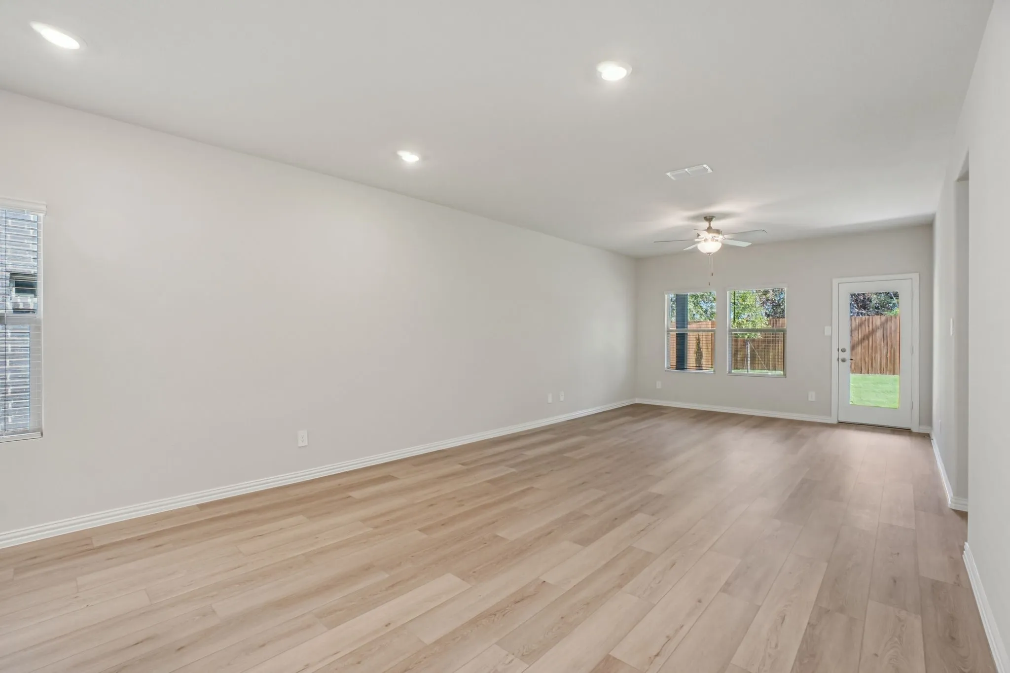  Photo is not of the actual home, but is an inspirational photo of builder’s model home and may depict options, furnishings, and/or decorator features that are not included.
