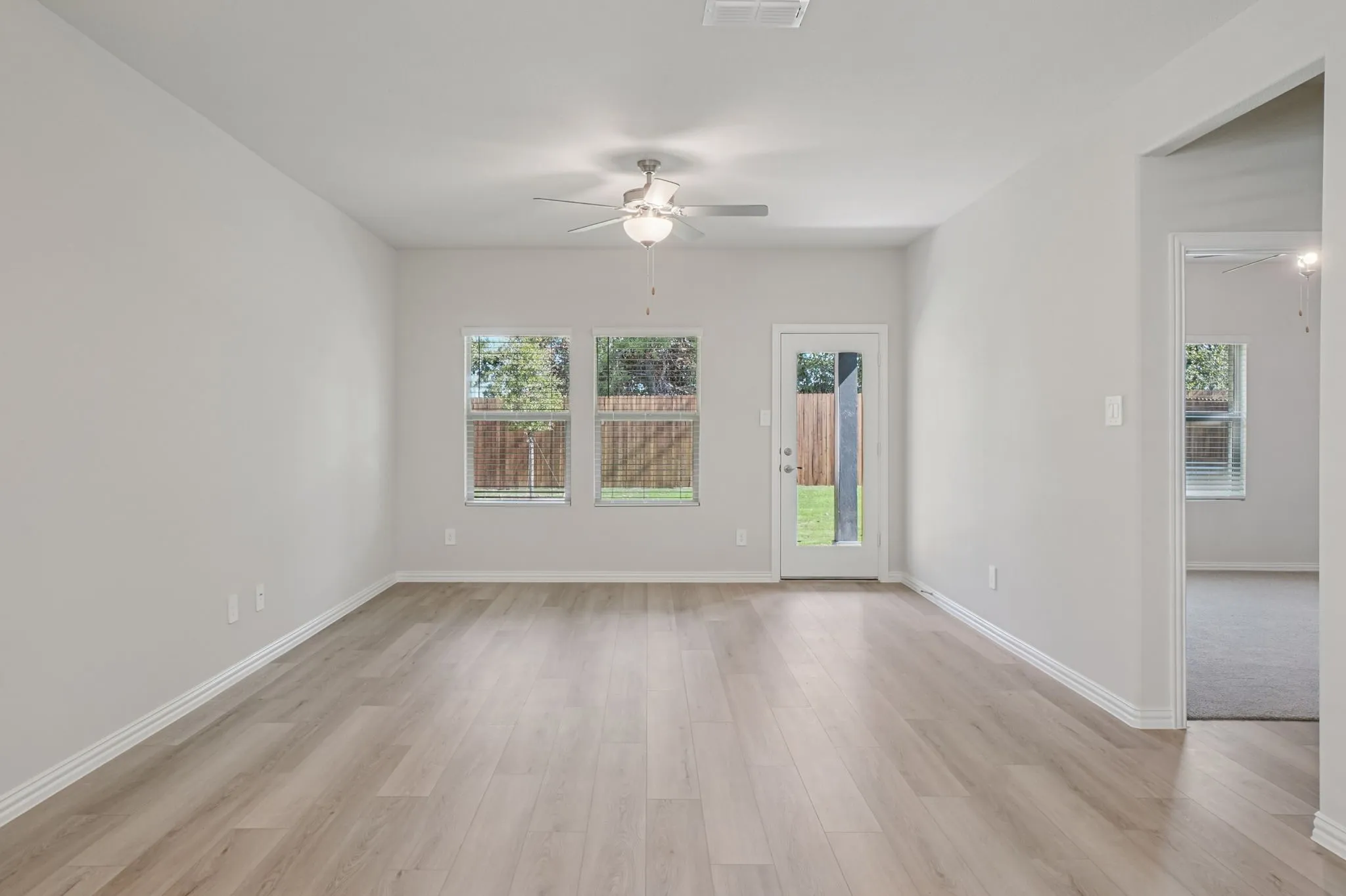  Photo is not of the actual home, but is an inspirational photo of builder’s model home and may depict options, furnishings, and/or decorator features that are not included.
