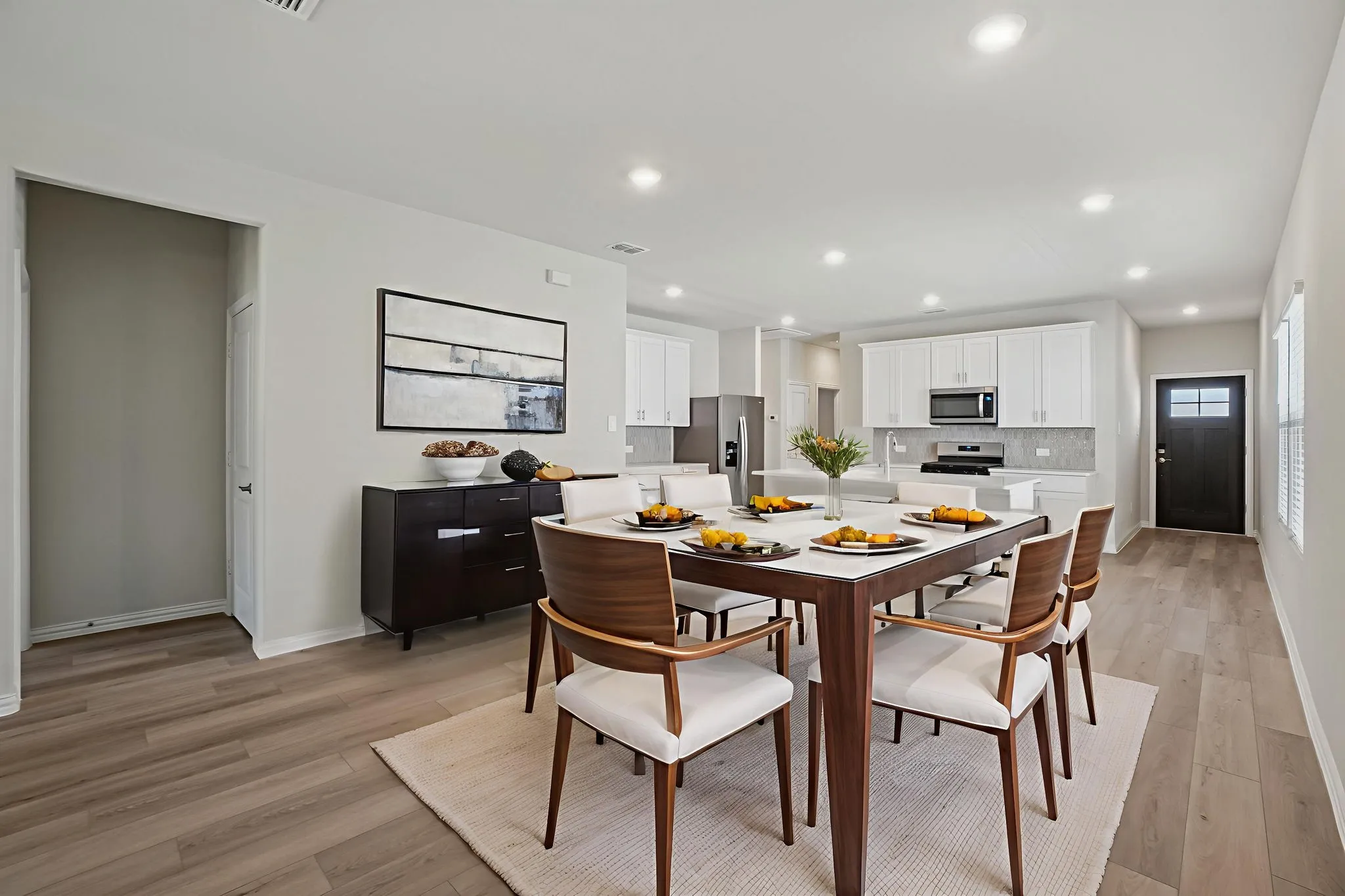  Photo is not of the actual home, but is an inspirational photo of builder’s model home and may depict options, furnishings, and/or decorator features that are not included.
