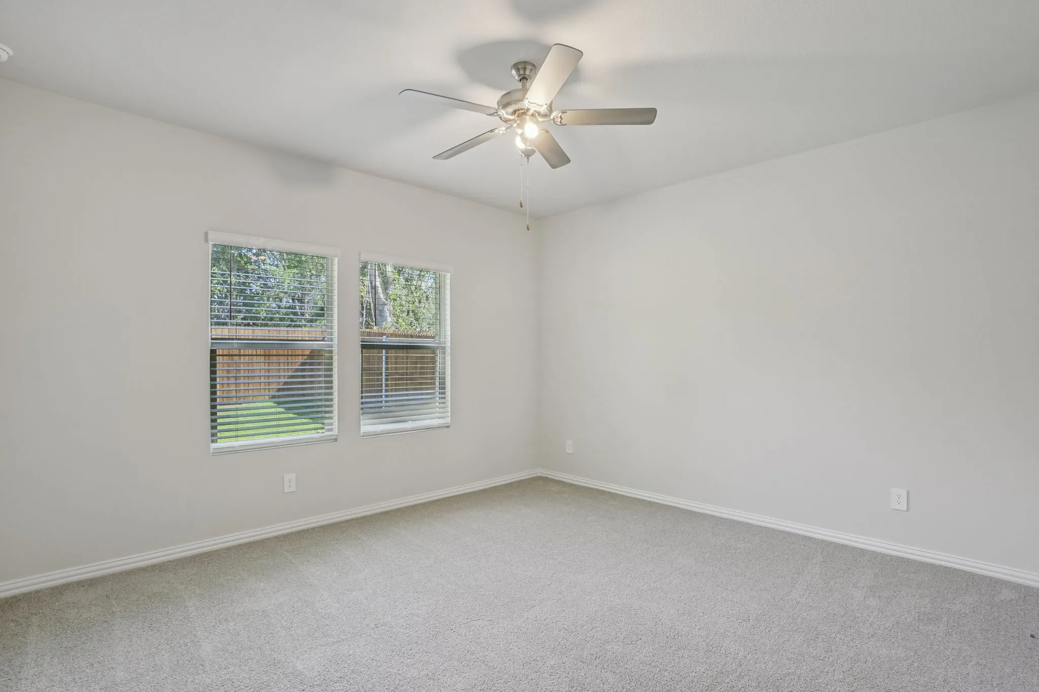  Photo is not of the actual home, but is an inspirational photo of builder’s model home and may depict options, furnishings, and/or decorator features that are not included.
