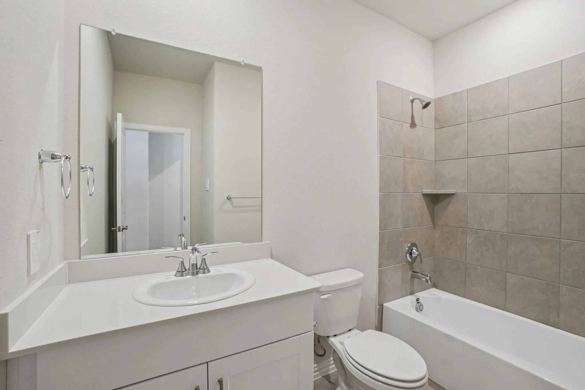  Photo is not of the actual home, but is an inspirational photo of builder’s model home and may depict options, furnishings, and/or decorator features that are not included.
