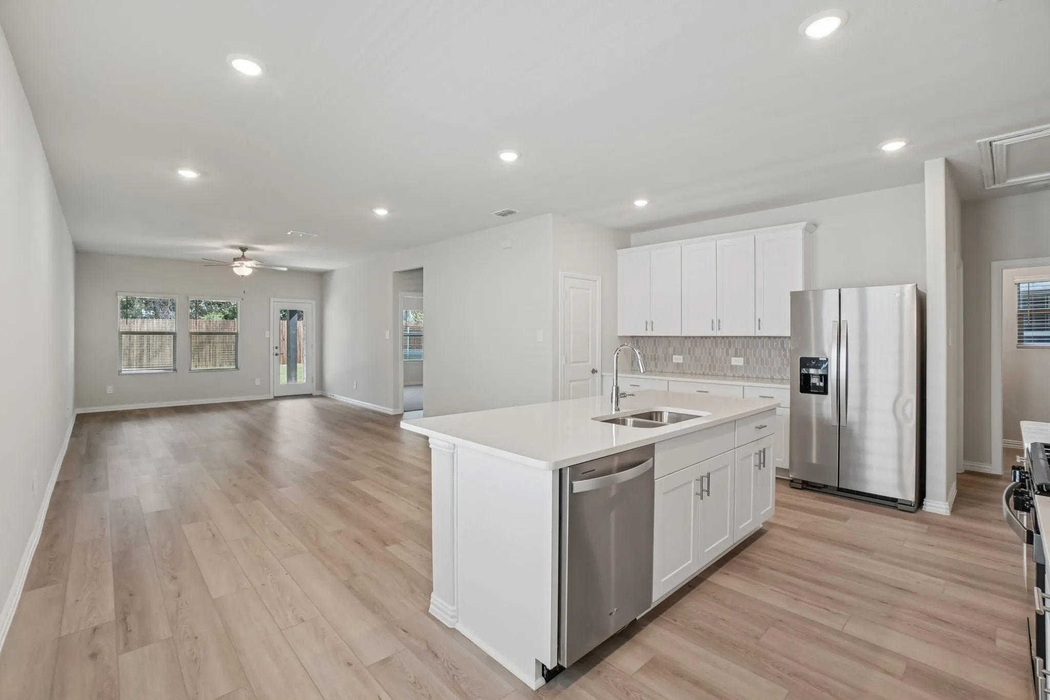  Photo is not of the actual home, but is an inspirational photo of builder’s model home and may depict options, furnishings, and/or decorator features that are not included.
