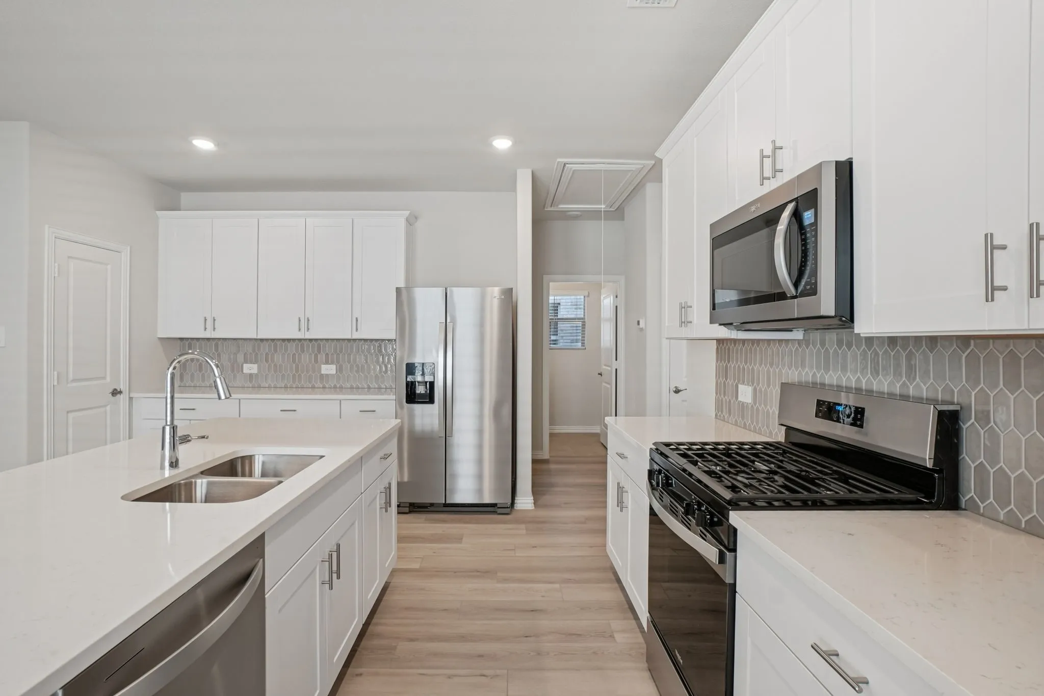  Photo is not of the actual home, but is an inspirational photo of builder’s model home and may depict options, furnishings, and/or decorator features that are not included.
