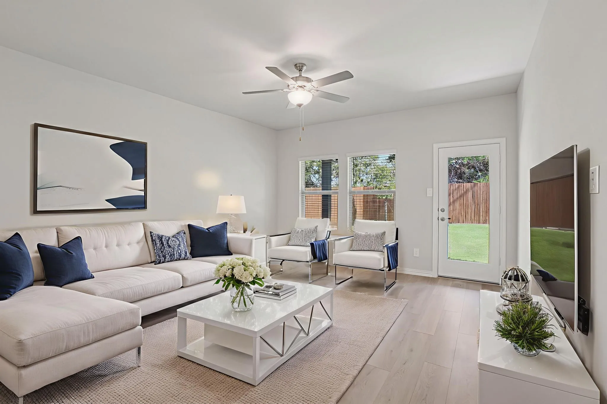  Photo is not of the actual home, but is an inspirational photo of builder’s model home and may depict options, furnishings, and/or decorator features that are not included.

