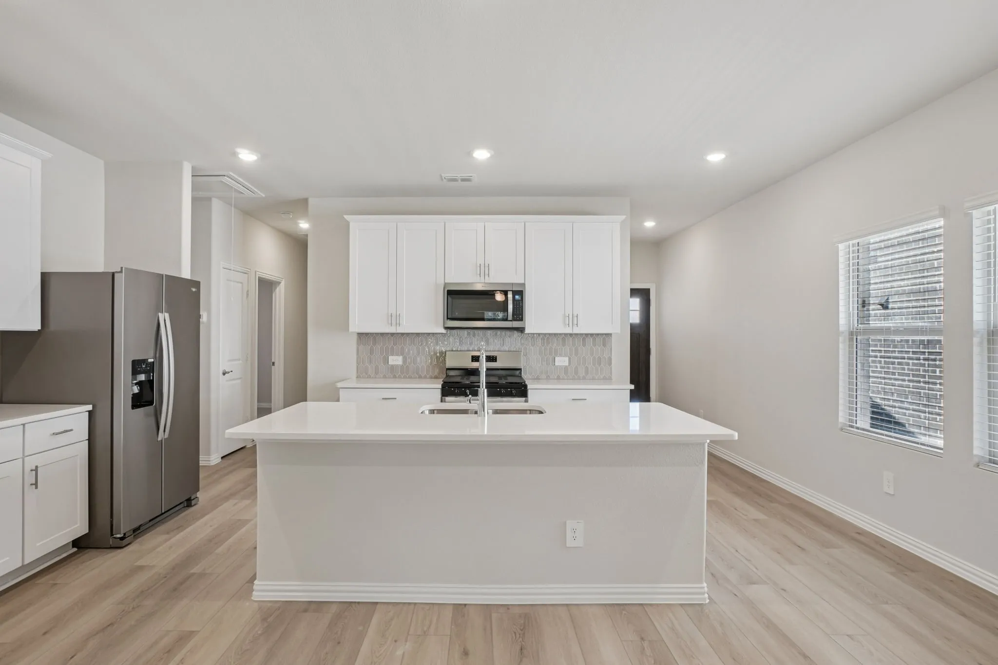  Photo is not of the actual home, but is an inspirational photo of builder’s model home and may depict options, furnishings, and/or decorator features that are not included.
