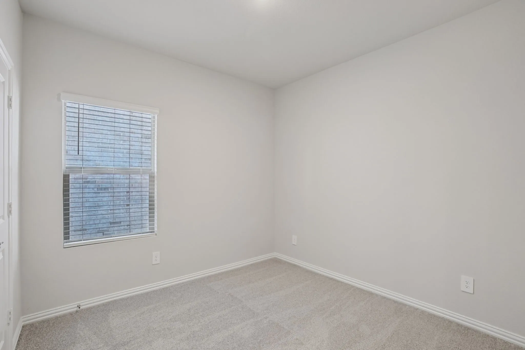  Photo is not of the actual home, but is an inspirational photo of builder’s model home and may depict options, furnishings, and/or decorator features that are not included.

