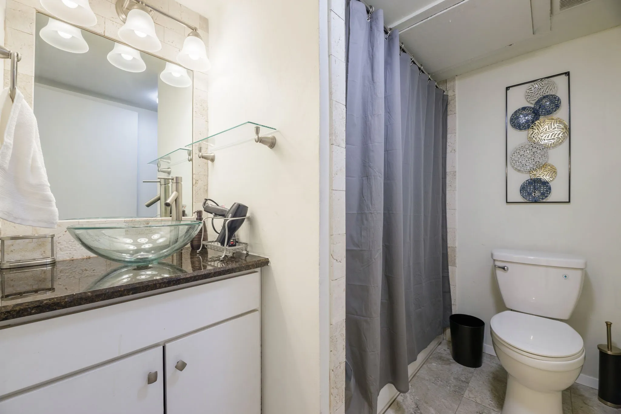 Single Family Residence For Sale in Tarrant County , 2406 Hollandale Circle, Arlington, Texas 76010, 4 Bedrooms, 4 Bathrooms, 2 Garage spaces, 2,244 Sqft, built in 1971, Price $415,000, mls#21272908, Real Estate Agent in Arlington, Homes For Sale in Tarrant county, Homes For Sale in Arlington, Realtor in Arlington Texas, Real Estate Brokerage Independent Realty Texas, Luminita Cordes Realtor