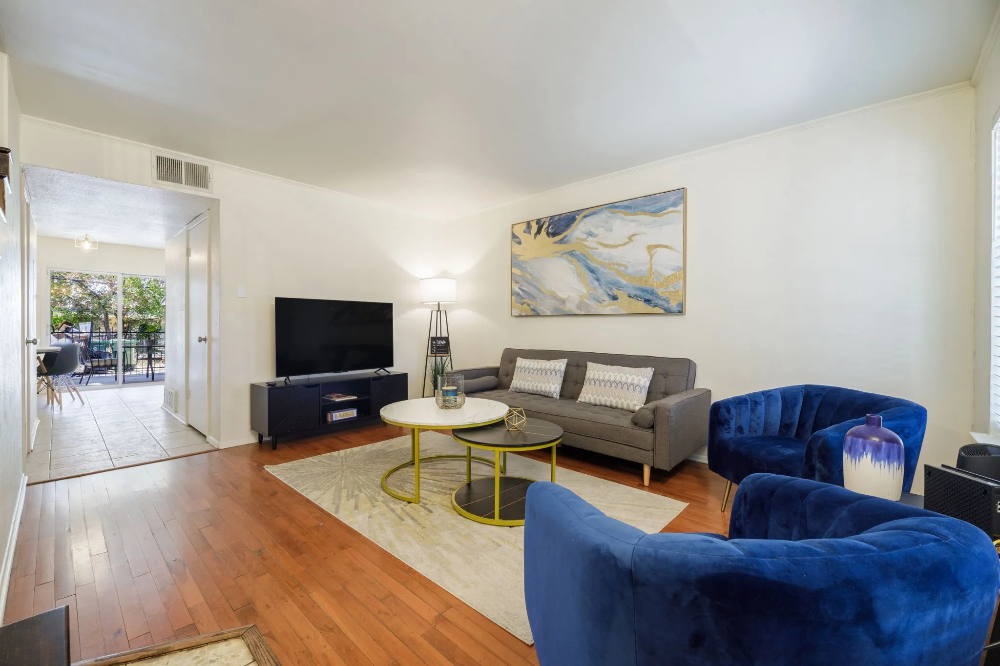 Single Family Residence For Sale in Tarrant County , 2406 Hollandale Circle, Arlington, Texas 76010, 4 Bedrooms, 4 Bathrooms, 2 Garage spaces, 2,244 Sqft, built in 1971, Price $415,000, mls#21272908, Real Estate Agent in Arlington, Homes For Sale in Tarrant county, Homes For Sale in Arlington, Realtor in Arlington Texas, Real Estate Brokerage Independent Realty Texas, Luminita Cordes Realtor