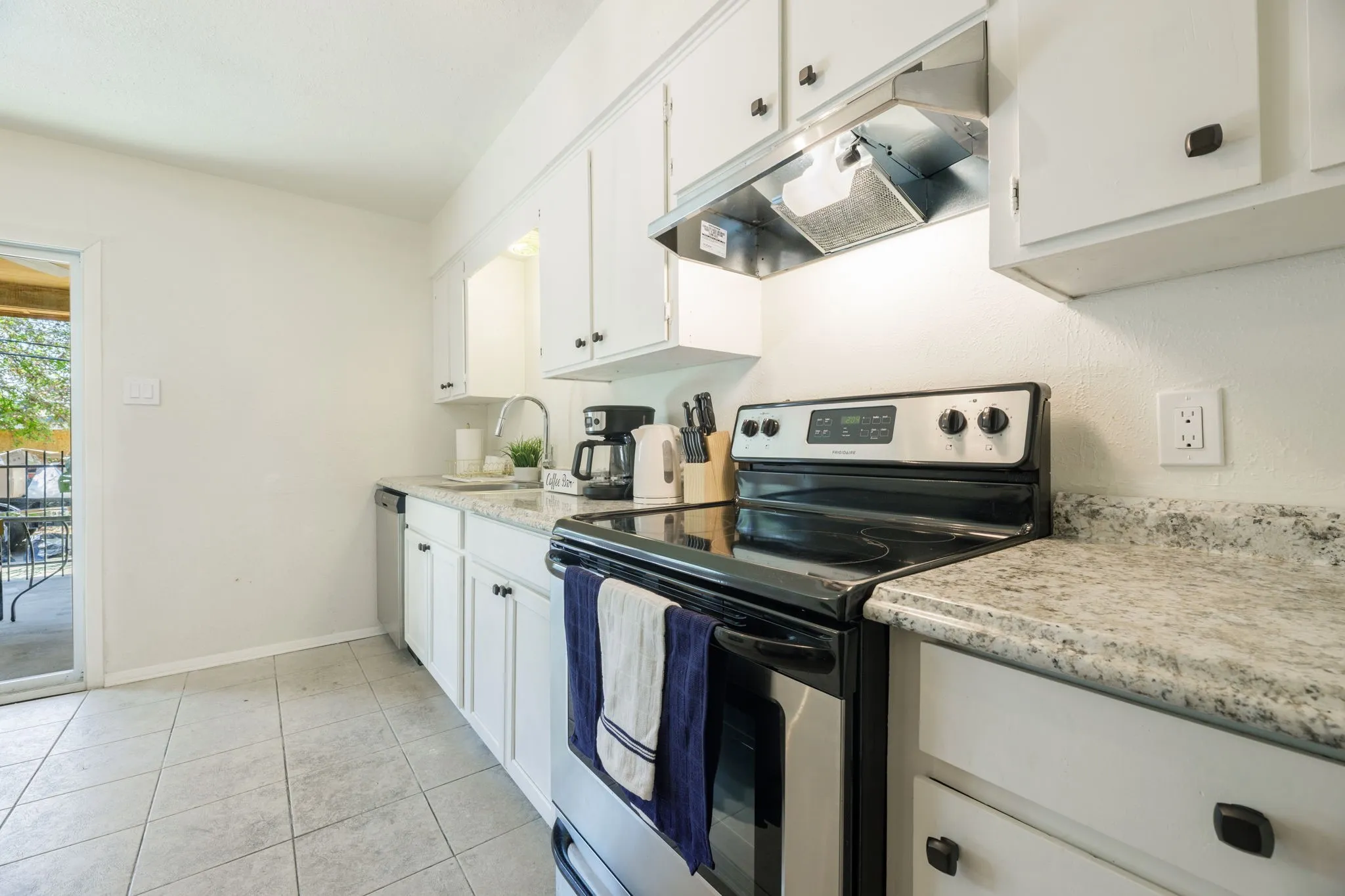 Single Family Residence For Sale in Tarrant County , 2406 Hollandale Circle, Arlington, Texas 76010, 4 Bedrooms, 4 Bathrooms, 2 Garage spaces, 2,244 Sqft, built in 1971, Price $415,000, mls#21272908, Real Estate Agent in Arlington, Homes For Sale in Tarrant county, Homes For Sale in Arlington, Realtor in Arlington Texas, Real Estate Brokerage Independent Realty Texas, Luminita Cordes Realtor