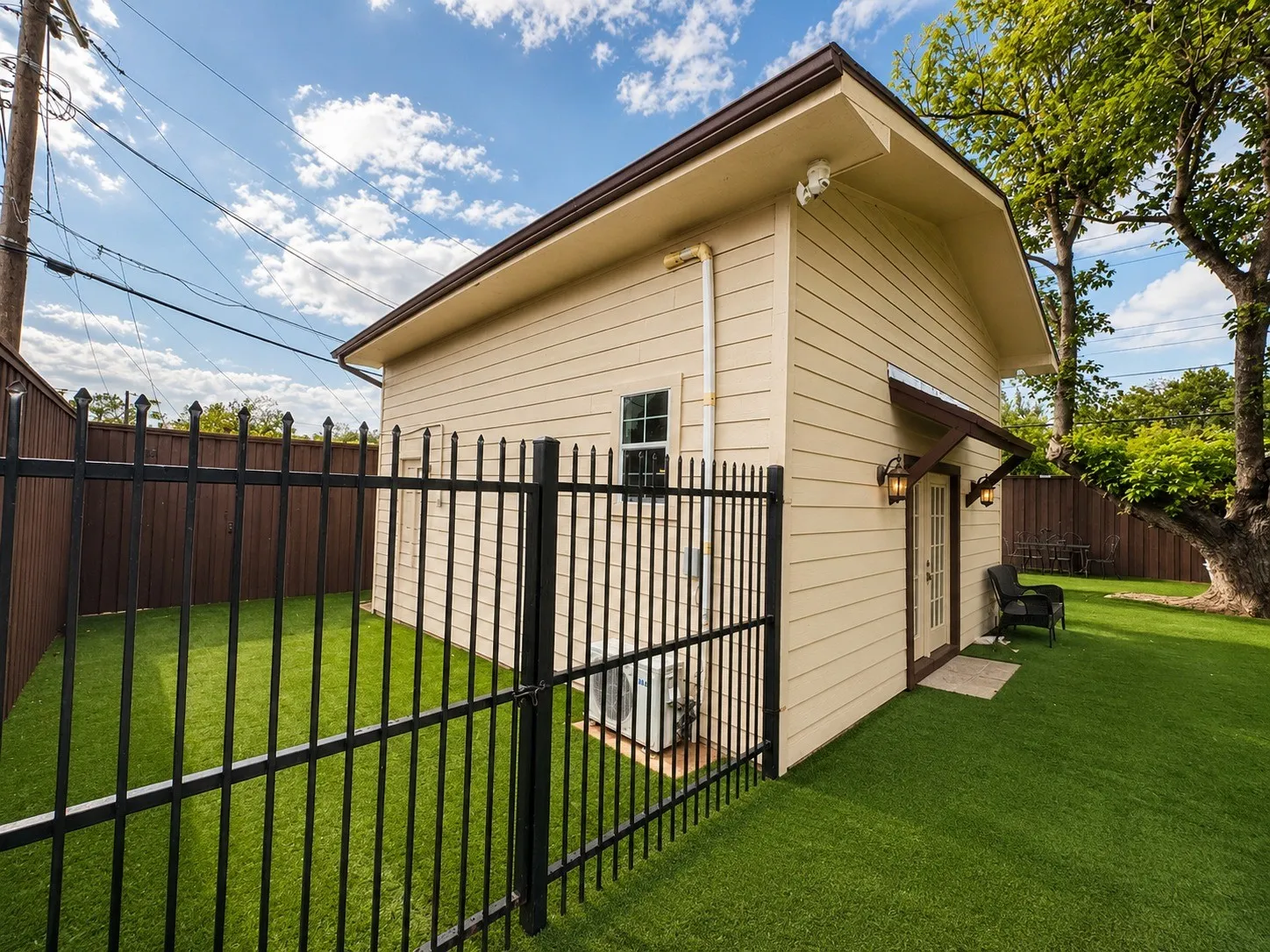 Single Family Residence For Sale in Dallas County , 4001 Glenhaven Drive, Garland, Texas 75042, 4 Bedrooms, 3 Bathrooms, 2 Garage spaces, 2,164 Sqft, built in 1965, Price $345,000, mls#21275026, Real Estate Agent in Garland, Homes For Sale in Dallas county, Homes For Sale in Garland, Realtor in Garland Texas, Real Estate Brokerage Independent Realty Texas, Luminita Cordes Realtor
