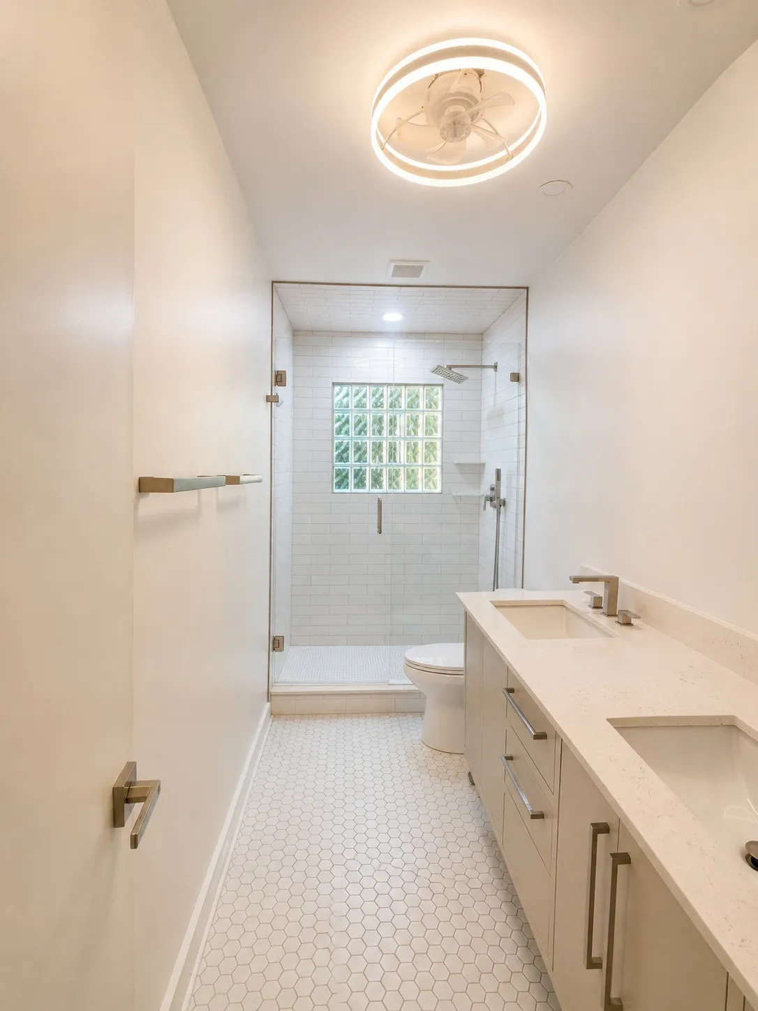 Single Family Residence For Sale in Dallas County , 4001 Glenhaven Drive, Garland, Texas 75042, 4 Bedrooms, 3 Bathrooms, 2 Garage spaces, 2,164 Sqft, built in 1965, Price $345,000, mls#21275026, Real Estate Agent in Garland, Homes For Sale in Dallas county, Homes For Sale in Garland, Realtor in Garland Texas, Real Estate Brokerage Independent Realty Texas, Luminita Cordes Realtor