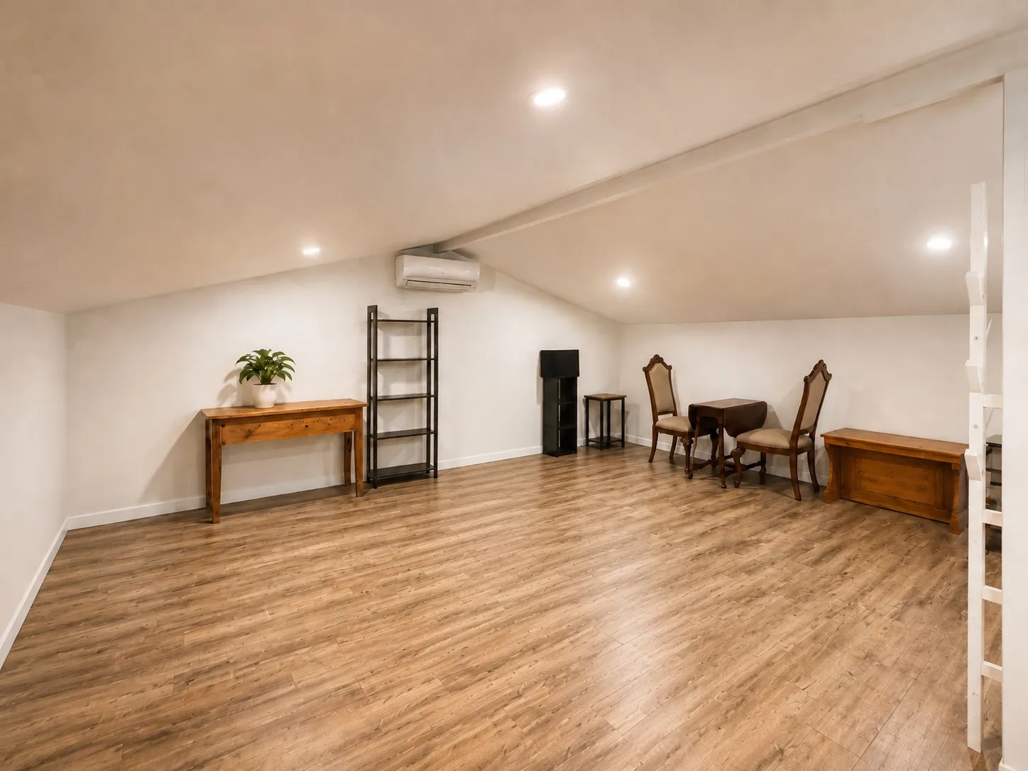 Single Family Residence For Sale in Dallas County , 4001 Glenhaven Drive, Garland, Texas 75042, 4 Bedrooms, 3 Bathrooms, 2 Garage spaces, 2,164 Sqft, built in 1965, Price $345,000, mls#21275026, Real Estate Agent in Garland, Homes For Sale in Dallas county, Homes For Sale in Garland, Realtor in Garland Texas, Real Estate Brokerage Independent Realty Texas, Luminita Cordes Realtor