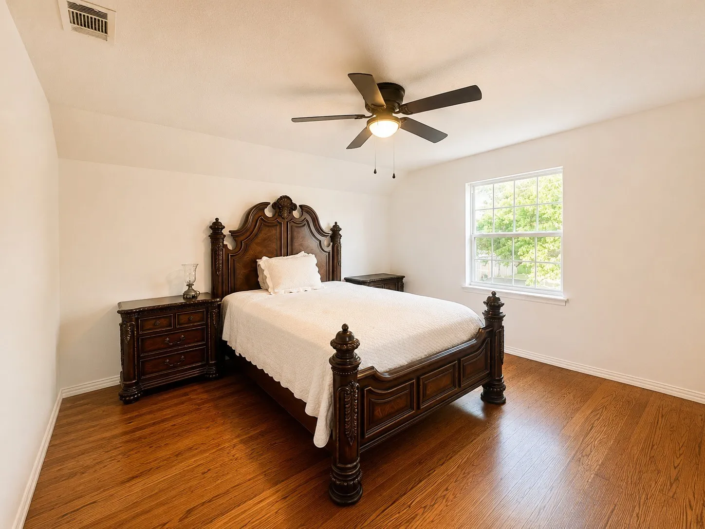 Single Family Residence For Sale in Dallas County , 4001 Glenhaven Drive, Garland, Texas 75042, 4 Bedrooms, 3 Bathrooms, 2 Garage spaces, 2,164 Sqft, built in 1965, Price $345,000, mls#21275026, Real Estate Agent in Garland, Homes For Sale in Dallas county, Homes For Sale in Garland, Realtor in Garland Texas, Real Estate Brokerage Independent Realty Texas, Luminita Cordes Realtor