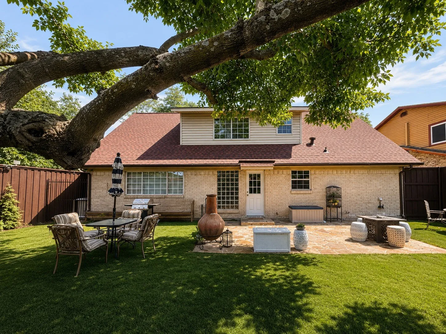 Single Family Residence For Sale in Dallas County , 4001 Glenhaven Drive, Garland, Texas 75042, 4 Bedrooms, 3 Bathrooms, 2 Garage spaces, 2,164 Sqft, built in 1965, Price $345,000, mls#21275026, Real Estate Agent in Garland, Homes For Sale in Dallas county, Homes For Sale in Garland, Realtor in Garland Texas, Real Estate Brokerage Independent Realty Texas, Luminita Cordes Realtor