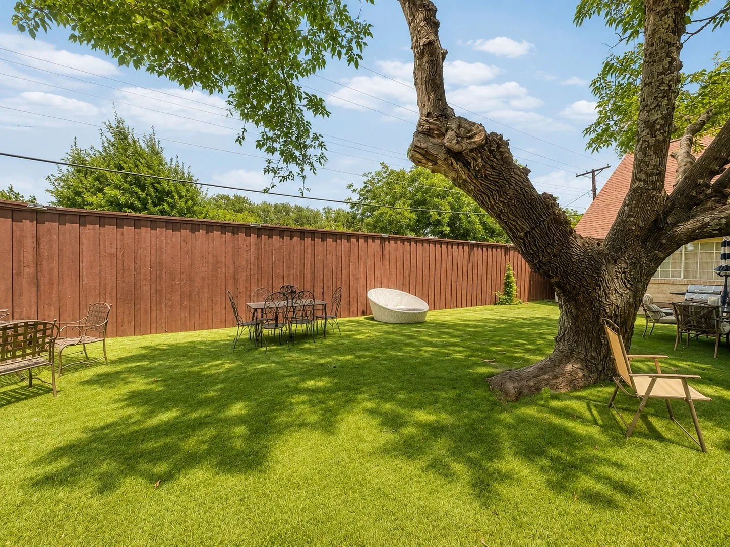 Single Family Residence For Sale in Dallas County , 4001 Glenhaven Drive, Garland, Texas 75042, 4 Bedrooms, 3 Bathrooms, 2 Garage spaces, 2,164 Sqft, built in 1965, Price $345,000, mls#21275026, Real Estate Agent in Garland, Homes For Sale in Dallas county, Homes For Sale in Garland, Realtor in Garland Texas, Real Estate Brokerage Independent Realty Texas, Luminita Cordes Realtor