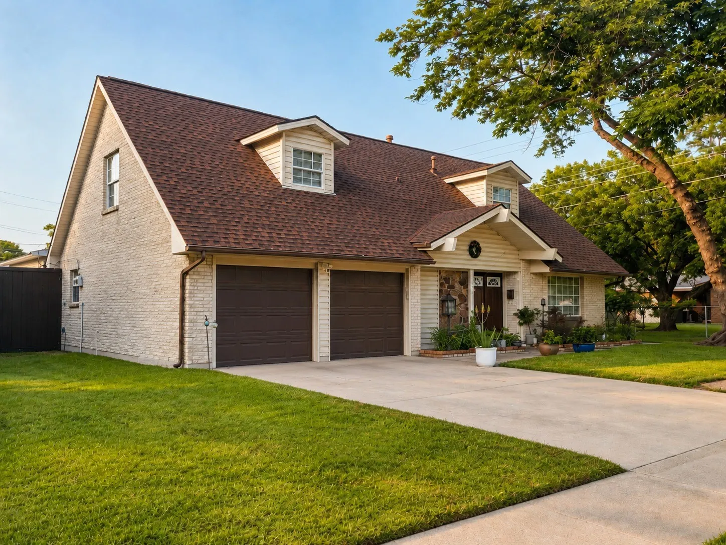Single Family Residence For Sale in Dallas County , 4001 Glenhaven Drive, Garland, Texas 75042, 4 Bedrooms, 3 Bathrooms, 2 Garage spaces, 2,164 Sqft, built in 1965, Price $345,000, mls#21275026, Real Estate Agent in Garland, Homes For Sale in Dallas county, Homes For Sale in Garland, Realtor in Garland Texas, Real Estate Brokerage Independent Realty Texas, Luminita Cordes Realtor