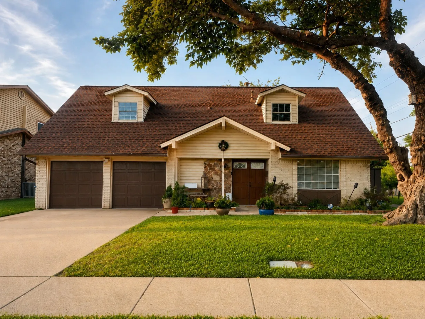 Single Family Residence For Sale in Dallas County , 4001 Glenhaven Drive, Garland, Texas 75042, 4 Bedrooms, 3 Bathrooms, 2 Garage spaces, 2,164 Sqft, built in 1965, Price $345,000, mls#21275026, Real Estate Agent in Garland, Homes For Sale in Dallas county, Homes For Sale in Garland, Realtor in Garland Texas, Real Estate Brokerage Independent Realty Texas, Luminita Cordes Realtor