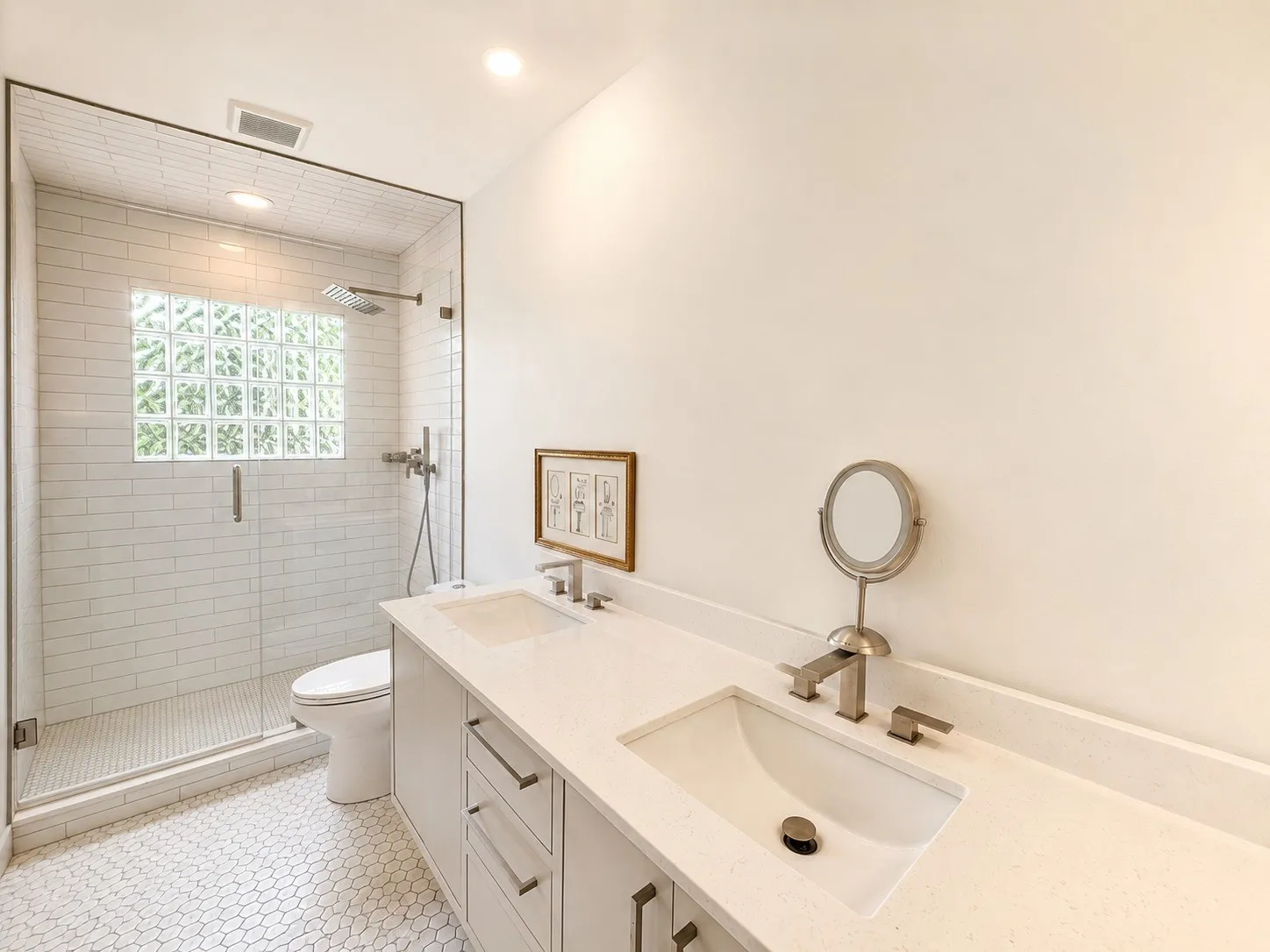 Single Family Residence For Sale in Dallas County , 4001 Glenhaven Drive, Garland, Texas 75042, 4 Bedrooms, 3 Bathrooms, 2 Garage spaces, 2,164 Sqft, built in 1965, Price $345,000, mls#21275026, Real Estate Agent in Garland, Homes For Sale in Dallas county, Homes For Sale in Garland, Realtor in Garland Texas, Real Estate Brokerage Independent Realty Texas, Luminita Cordes Realtor