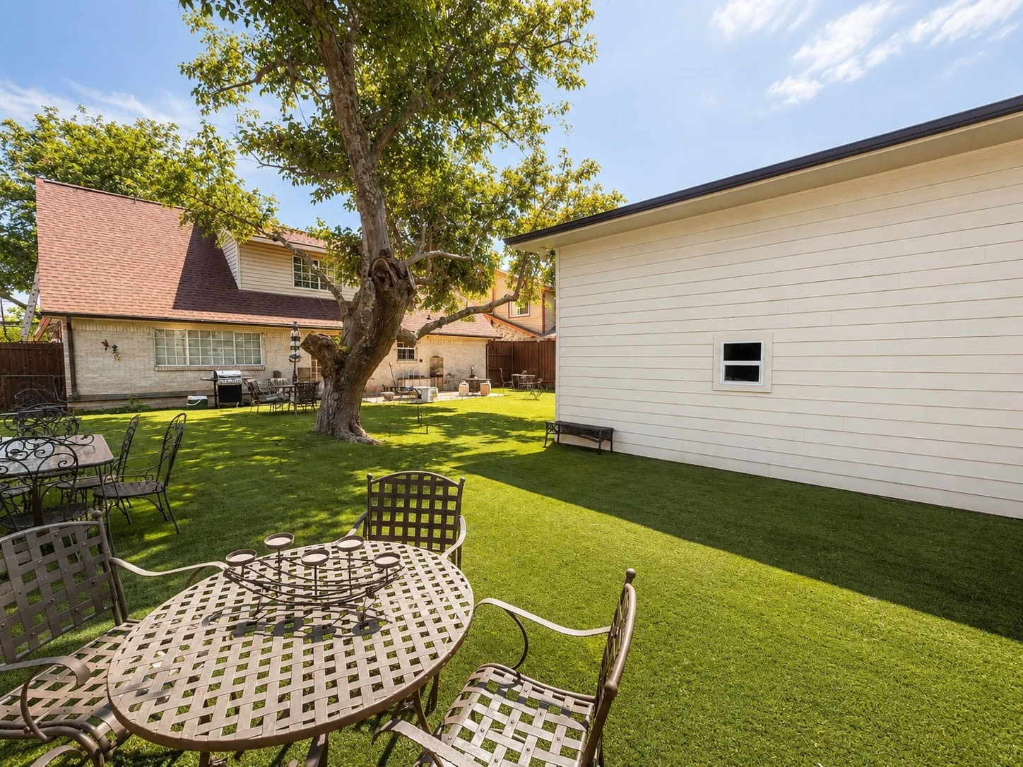 Single Family Residence For Sale in Dallas County , 4001 Glenhaven Drive, Garland, Texas 75042, 4 Bedrooms, 3 Bathrooms, 2 Garage spaces, 2,164 Sqft, built in 1965, Price $345,000, mls#21275026, Real Estate Agent in Garland, Homes For Sale in Dallas county, Homes For Sale in Garland, Realtor in Garland Texas, Real Estate Brokerage Independent Realty Texas, Luminita Cordes Realtor