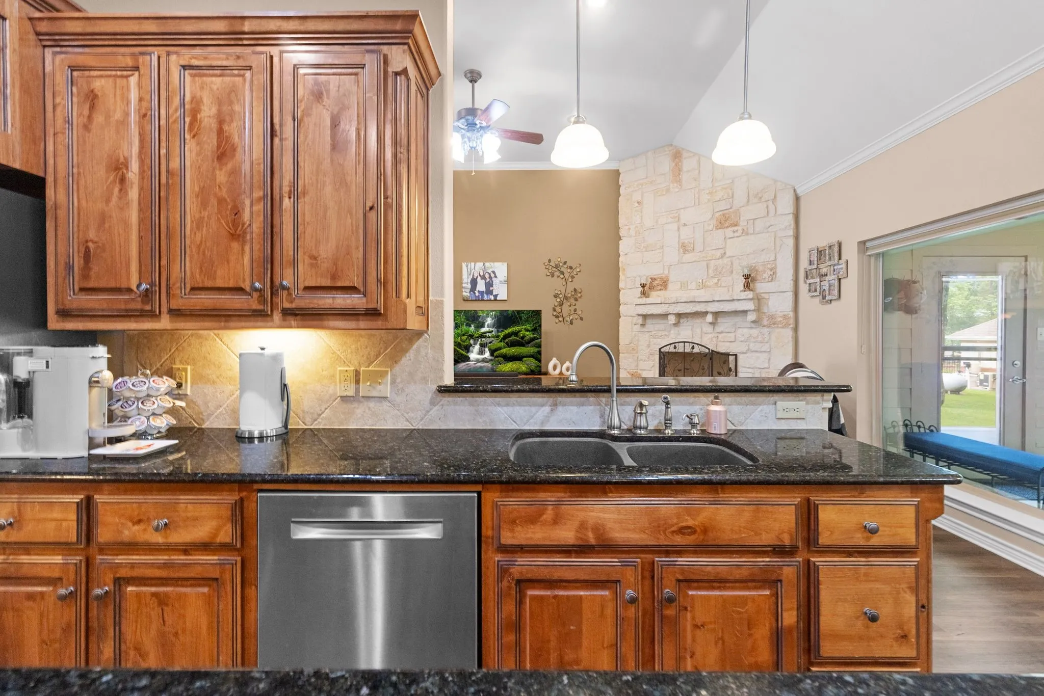 Single Family Residence For Sale in Rains County , 361 Rs County Road 3390, Emory, Texas 75440, 4 Bedroom, 2 Bathroom, 2 Garage spaces, 2,000 Sqft, built in 2008, mls#21272983, Real Estate Agent in Emory, Homes For Sale in Rains county, Homes For Sale in Emory, Realtor in Emory Texas, Real Estate Brokerage Independent Realty Texas, Luminita Cordes Realtor