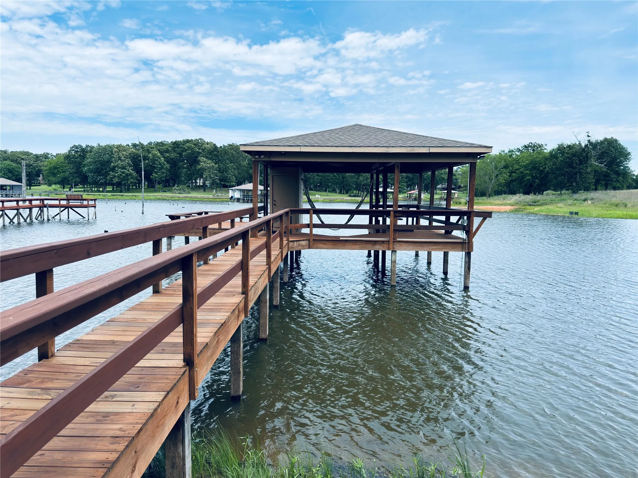 Single Family Residence For Sale in Rains County , 361 Rs County Road 3390, Emory, Texas 75440, 4 Bedroom, 2 Bathroom, 2 Garage spaces, 2,000 Sqft, built in 2008, mls#21272983, Real Estate Agent in Emory, Homes For Sale in Rains county, Homes For Sale in Emory, Realtor in Emory Texas, Real Estate Brokerage Independent Realty Texas, Luminita Cordes Realtor