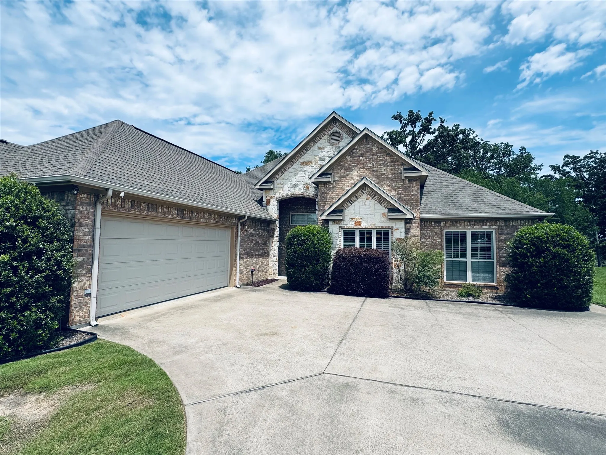 Single Family Residence For Sale in Rains County , 361 Rs County Road 3390, Emory, Texas 75440, 4 Bedroom, 2 Bathroom, 2 Garage spaces, 2,000 Sqft, built in 2008, mls#21272983, Real Estate Agent in Emory, Homes For Sale in Rains county, Homes For Sale in Emory, Realtor in Emory Texas, Real Estate Brokerage Independent Realty Texas, Luminita Cordes Realtor