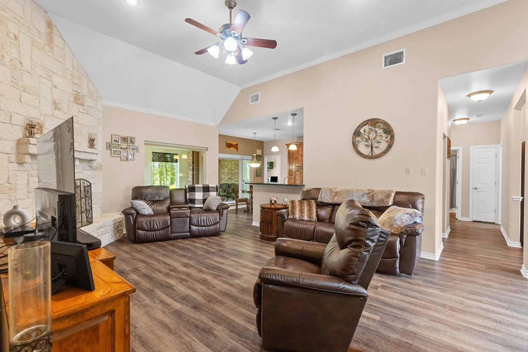 Single Family Residence For Sale in Rains County , 361 Rs County Road 3390, Emory, Texas 75440, 4 Bedroom, 2 Bathroom, 2 Garage spaces, 2,000 Sqft, built in 2008, mls#21272983, Real Estate Agent in Emory, Homes For Sale in Rains county, Homes For Sale in Emory, Realtor in Emory Texas, Real Estate Brokerage Independent Realty Texas, Luminita Cordes Realtor