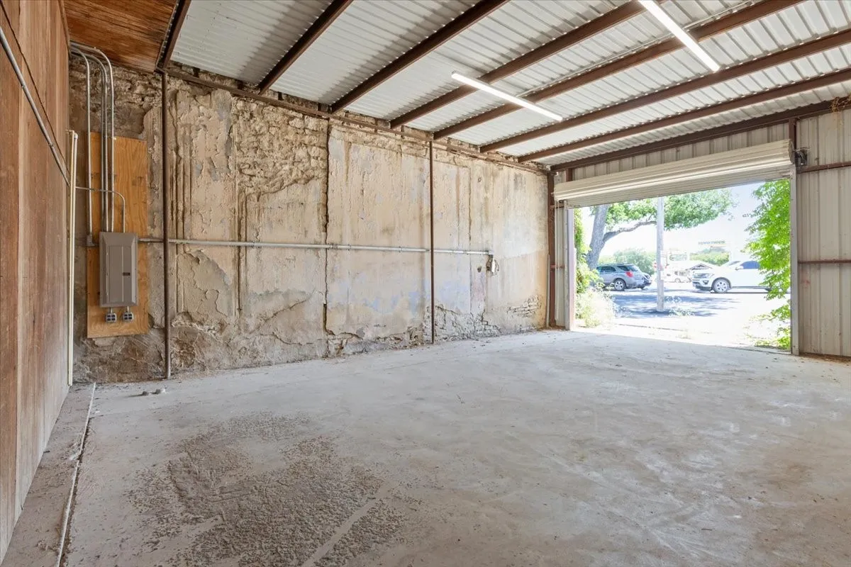Single Family Residence For Sale in Hamilton County , 125 N Pecan Street, Hico, Texas 76457, 0, 1 Bathroom, 2 Garage spaces, 2,843 Sqft, built in 1920, mls#21275590, Real Estate Agent in Hico, Homes For Sale in Hamilton county, Homes For Sale in Hico, Realtor in Hico Texas, Real Estate Brokerage Independent Realty Texas, Luminita Cordes Realtor