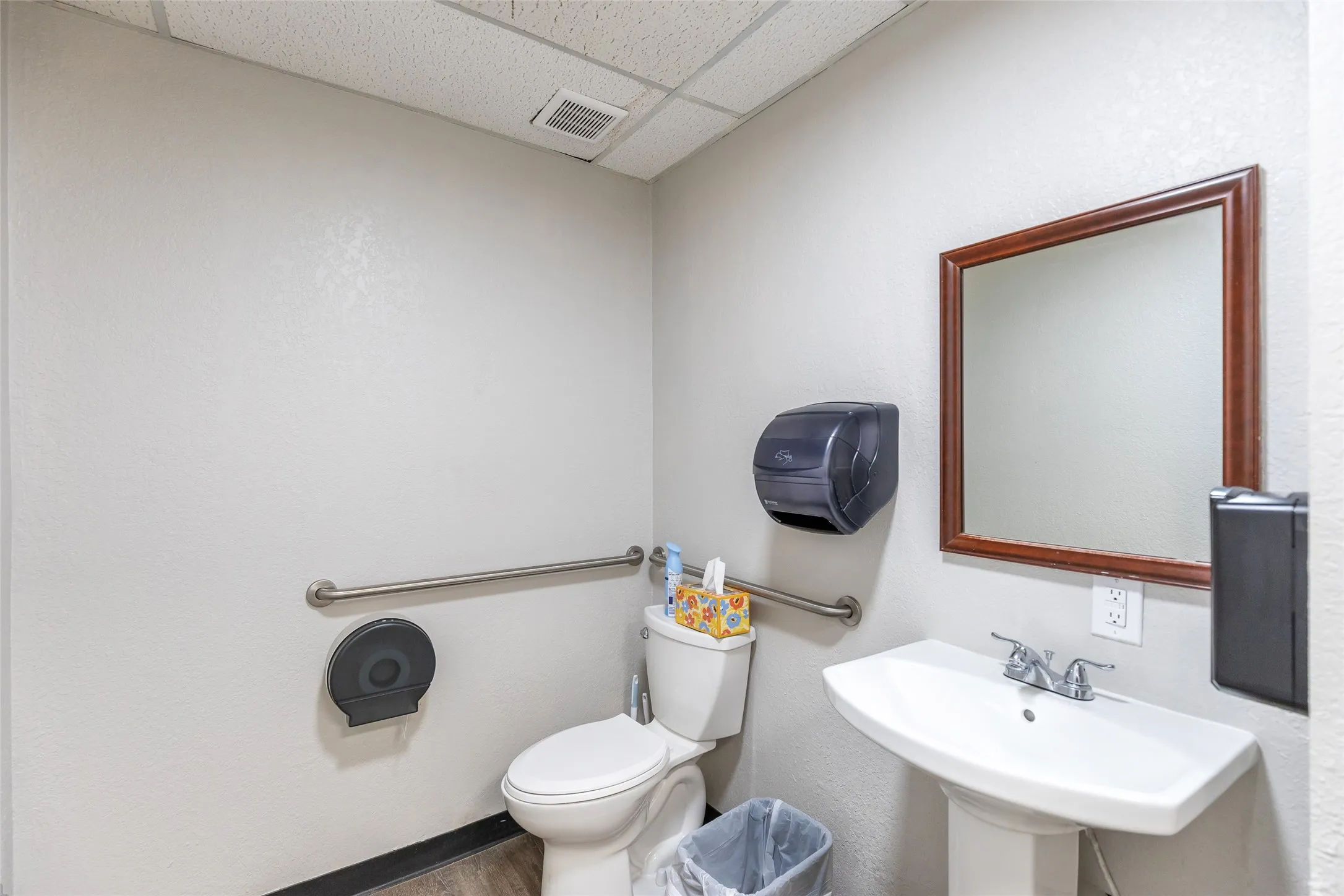 Office For Rent in Taylor County , 1202 Hickory Street, Abilene, Texas 79601, 0, 0, Garage spaces, 0 Sqft, built in 1981, mls#21275584, Real Estate Agent in Abilene, Homes For Rent in Taylor county, Homes For Rent in Abilene, Realtor in Abilene Texas, Real Estate Brokerage Independent Realty Texas, Luminita Cordes Realtor