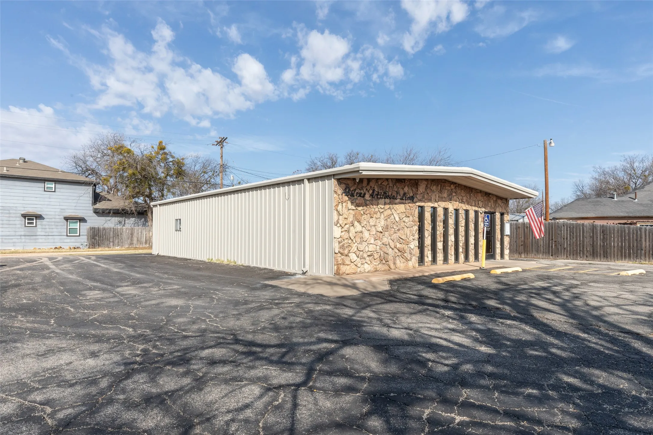 Office For Rent in Taylor County , 1202 Hickory Street, Abilene, Texas 79601, 0, 0, Garage spaces, 0 Sqft, built in 1981, mls#21275584, Real Estate Agent in Abilene, Homes For Rent in Taylor county, Homes For Rent in Abilene, Realtor in Abilene Texas, Real Estate Brokerage Independent Realty Texas, Luminita Cordes Realtor
