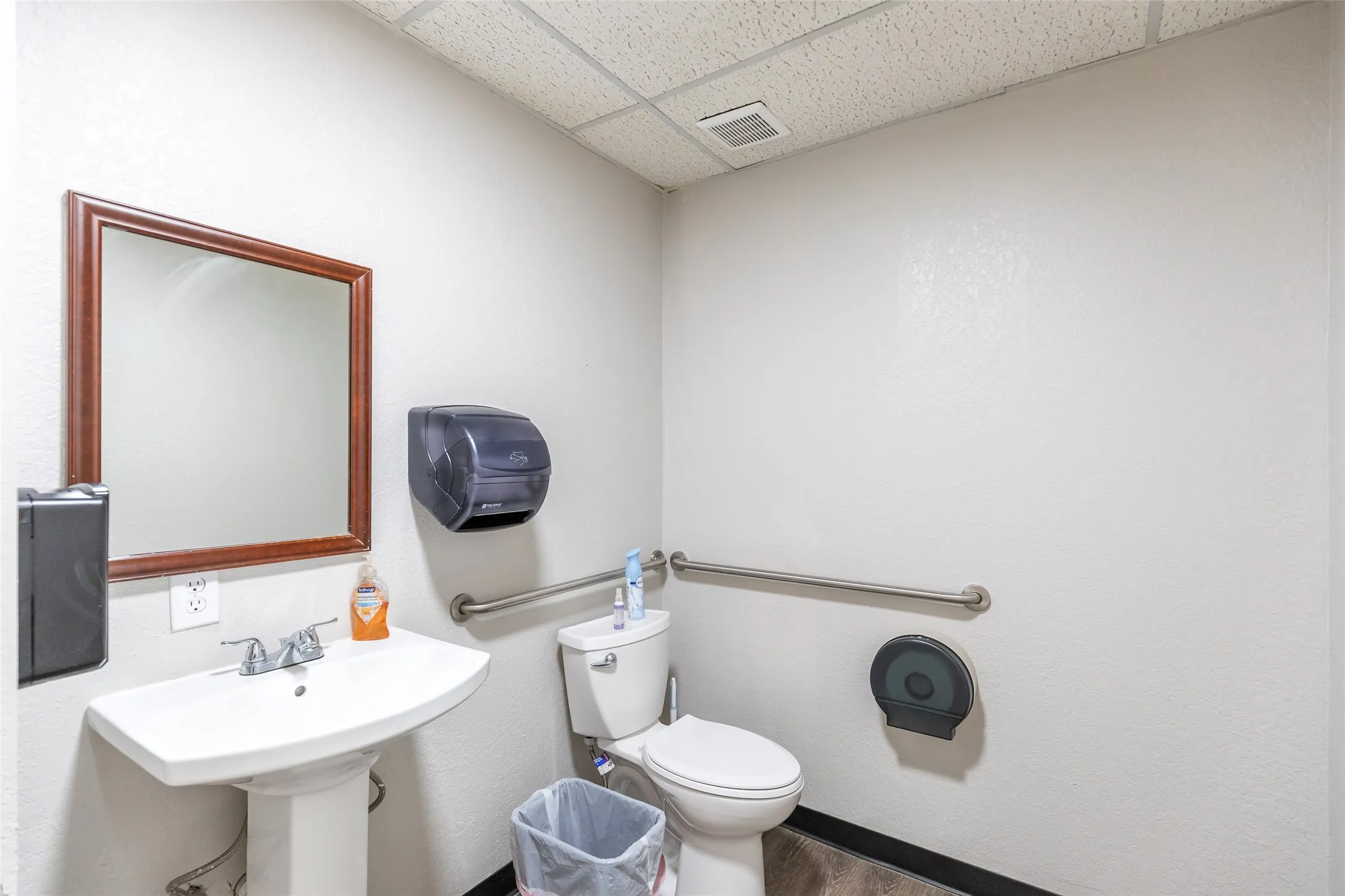 Office For Rent in Taylor County , 1202 Hickory Street, Abilene, Texas 79601, 0, 0, Garage spaces, 0 Sqft, built in 1981, mls#21275584, Real Estate Agent in Abilene, Homes For Rent in Taylor county, Homes For Rent in Abilene, Realtor in Abilene Texas, Real Estate Brokerage Independent Realty Texas, Luminita Cordes Realtor