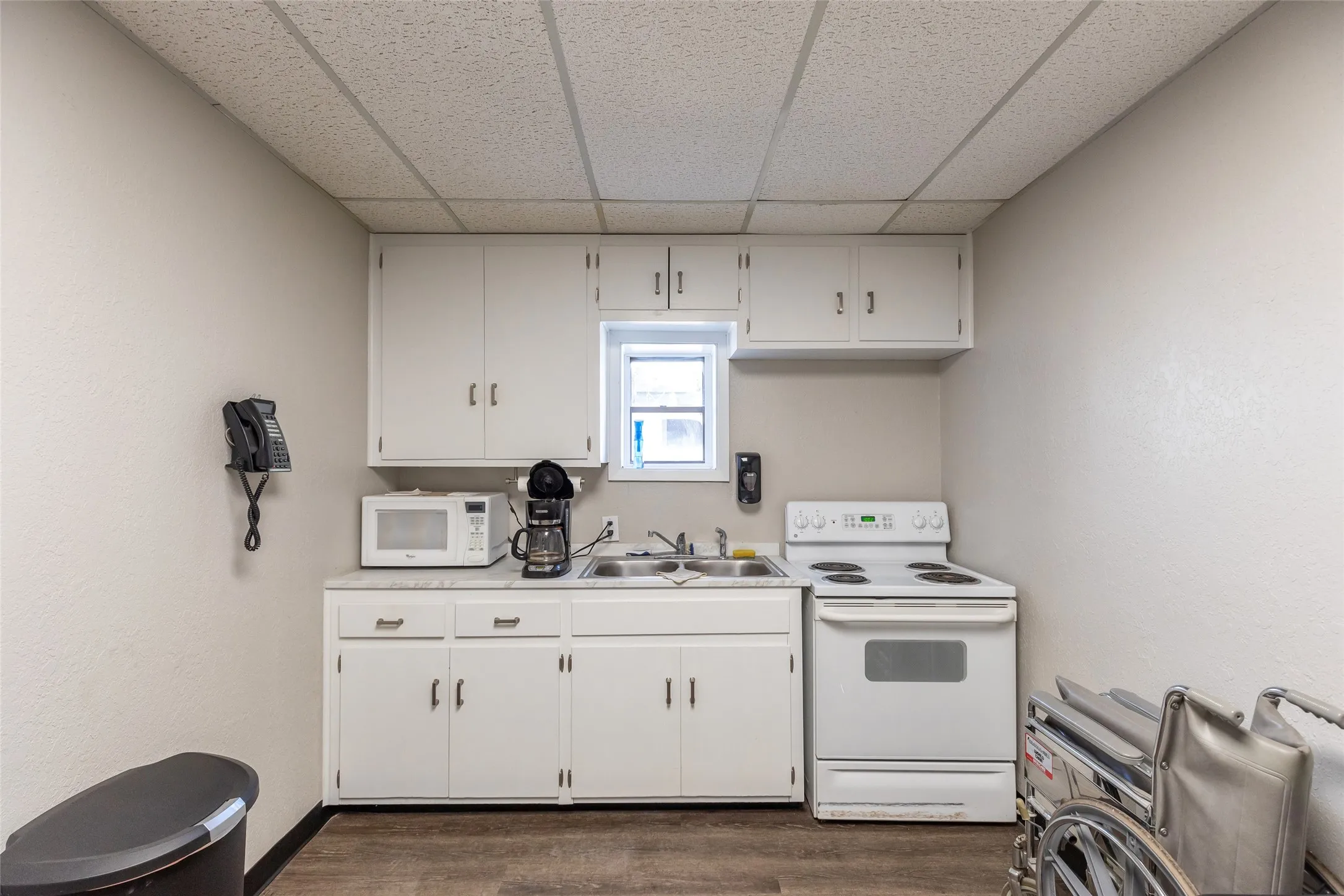 Office For Rent in Taylor County , 1202 Hickory Street, Abilene, Texas 79601, 0, 0, Garage spaces, 0 Sqft, built in 1981, mls#21275584, Real Estate Agent in Abilene, Homes For Rent in Taylor county, Homes For Rent in Abilene, Realtor in Abilene Texas, Real Estate Brokerage Independent Realty Texas, Luminita Cordes Realtor