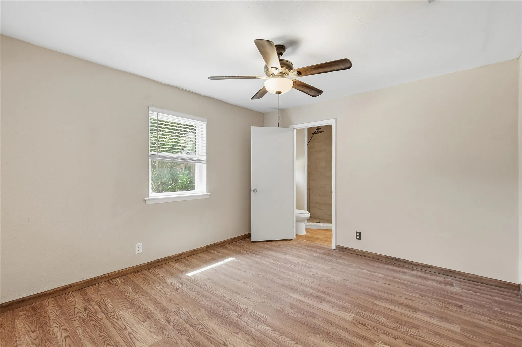 Single Family Residence For Sale in Tarrant County , 6609 Emily Drive, Watauga, Texas 76148, 3 Bedroom, 2 Bathroom, 2 Garage spaces, 1,133 Sqft, built in 1971, mls#21275452, Real Estate Agent in Watauga, Homes For Sale in Tarrant county, Homes For Sale in Watauga, Realtor in Watauga Texas, Real Estate Brokerage Independent Realty Texas, Luminita Cordes Realtor