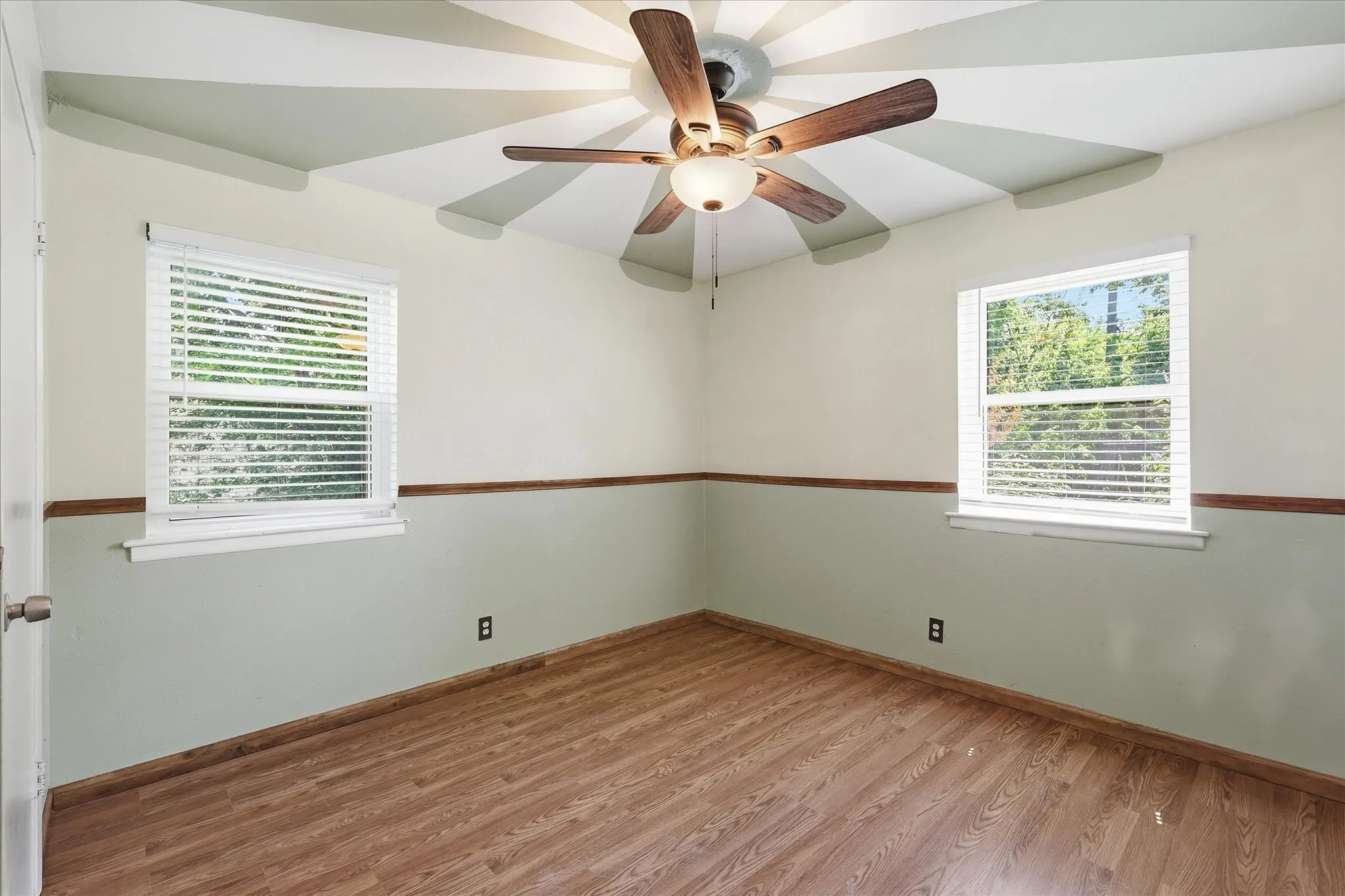 Single Family Residence For Sale in Tarrant County , 6609 Emily Drive, Watauga, Texas 76148, 3 Bedroom, 2 Bathroom, 2 Garage spaces, 1,133 Sqft, built in 1971, mls#21275452, Real Estate Agent in Watauga, Homes For Sale in Tarrant county, Homes For Sale in Watauga, Realtor in Watauga Texas, Real Estate Brokerage Independent Realty Texas, Luminita Cordes Realtor