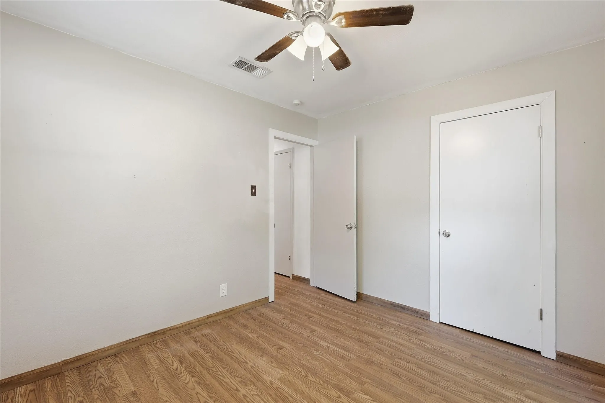 Single Family Residence For Sale in Tarrant County , 6609 Emily Drive, Watauga, Texas 76148, 3 Bedroom, 2 Bathroom, 2 Garage spaces, 1,133 Sqft, built in 1971, mls#21275452, Real Estate Agent in Watauga, Homes For Sale in Tarrant county, Homes For Sale in Watauga, Realtor in Watauga Texas, Real Estate Brokerage Independent Realty Texas, Luminita Cordes Realtor