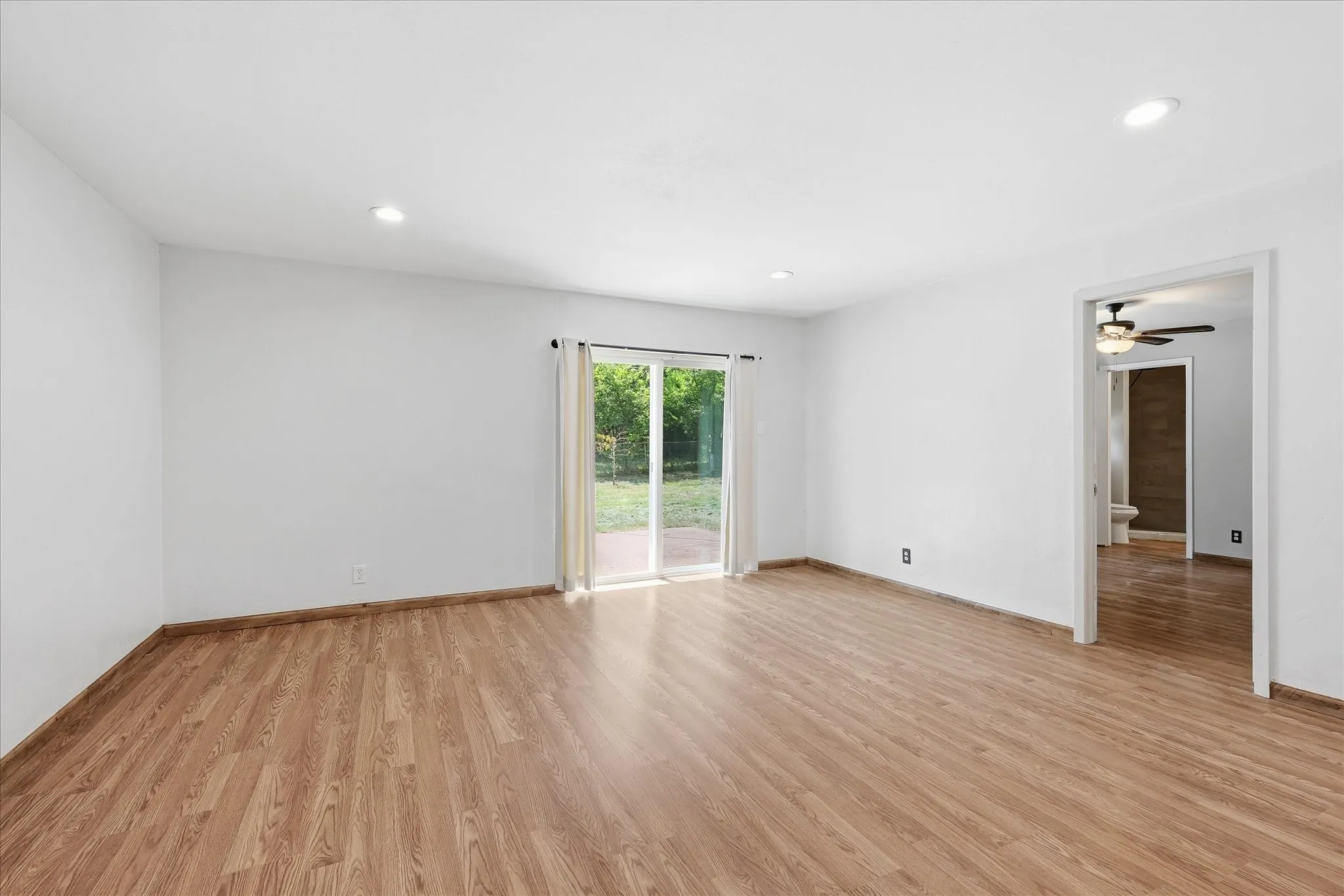 Single Family Residence For Sale in Tarrant County , 6609 Emily Drive, Watauga, Texas 76148, 3 Bedroom, 2 Bathroom, 2 Garage spaces, 1,133 Sqft, built in 1971, mls#21275452, Real Estate Agent in Watauga, Homes For Sale in Tarrant county, Homes For Sale in Watauga, Realtor in Watauga Texas, Real Estate Brokerage Independent Realty Texas, Luminita Cordes Realtor