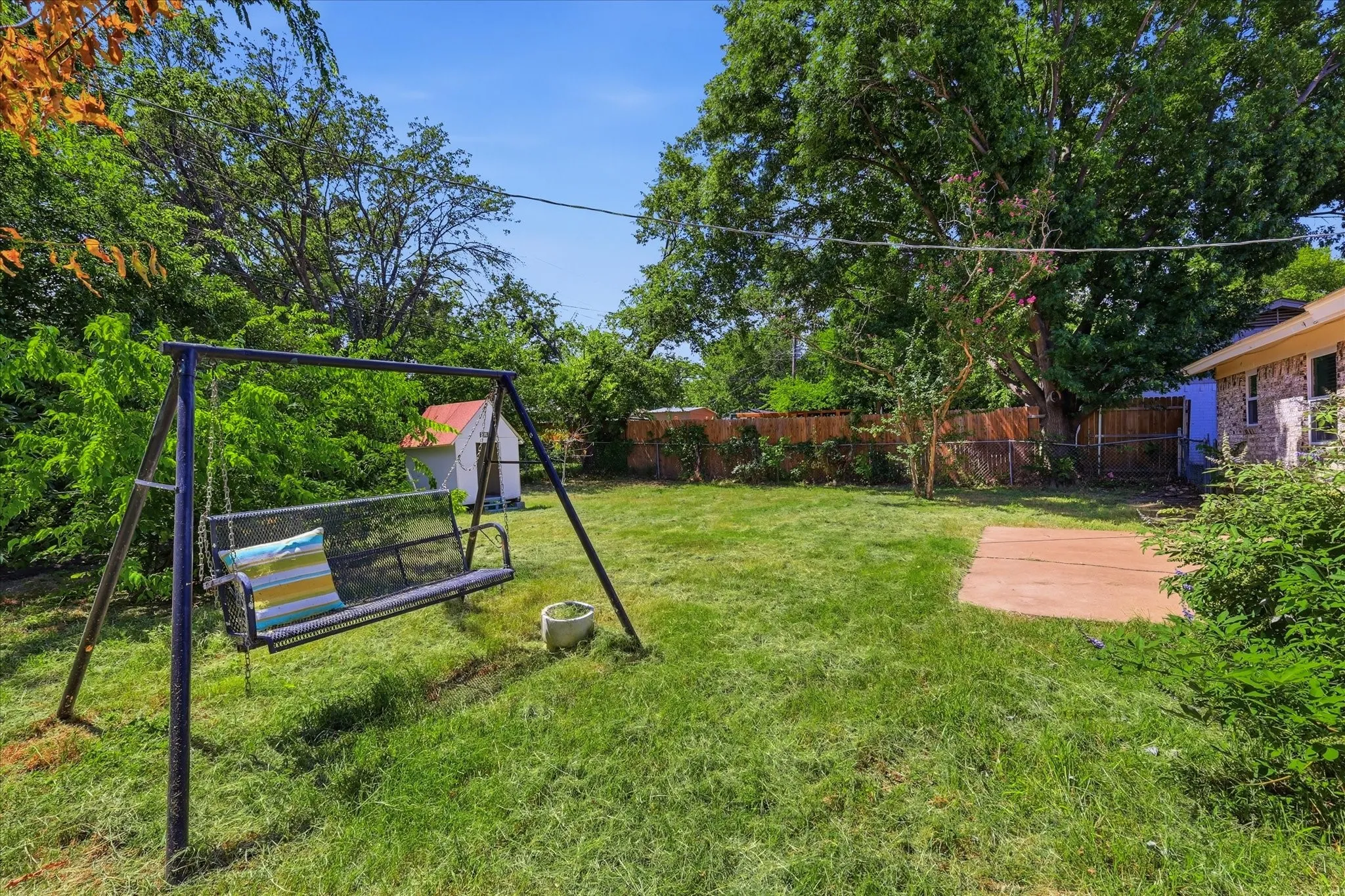 Single Family Residence For Sale in Tarrant County , 6609 Emily Drive, Watauga, Texas 76148, 3 Bedroom, 2 Bathroom, 2 Garage spaces, 1,133 Sqft, built in 1971, mls#21275452, Real Estate Agent in Watauga, Homes For Sale in Tarrant county, Homes For Sale in Watauga, Realtor in Watauga Texas, Real Estate Brokerage Independent Realty Texas, Luminita Cordes Realtor