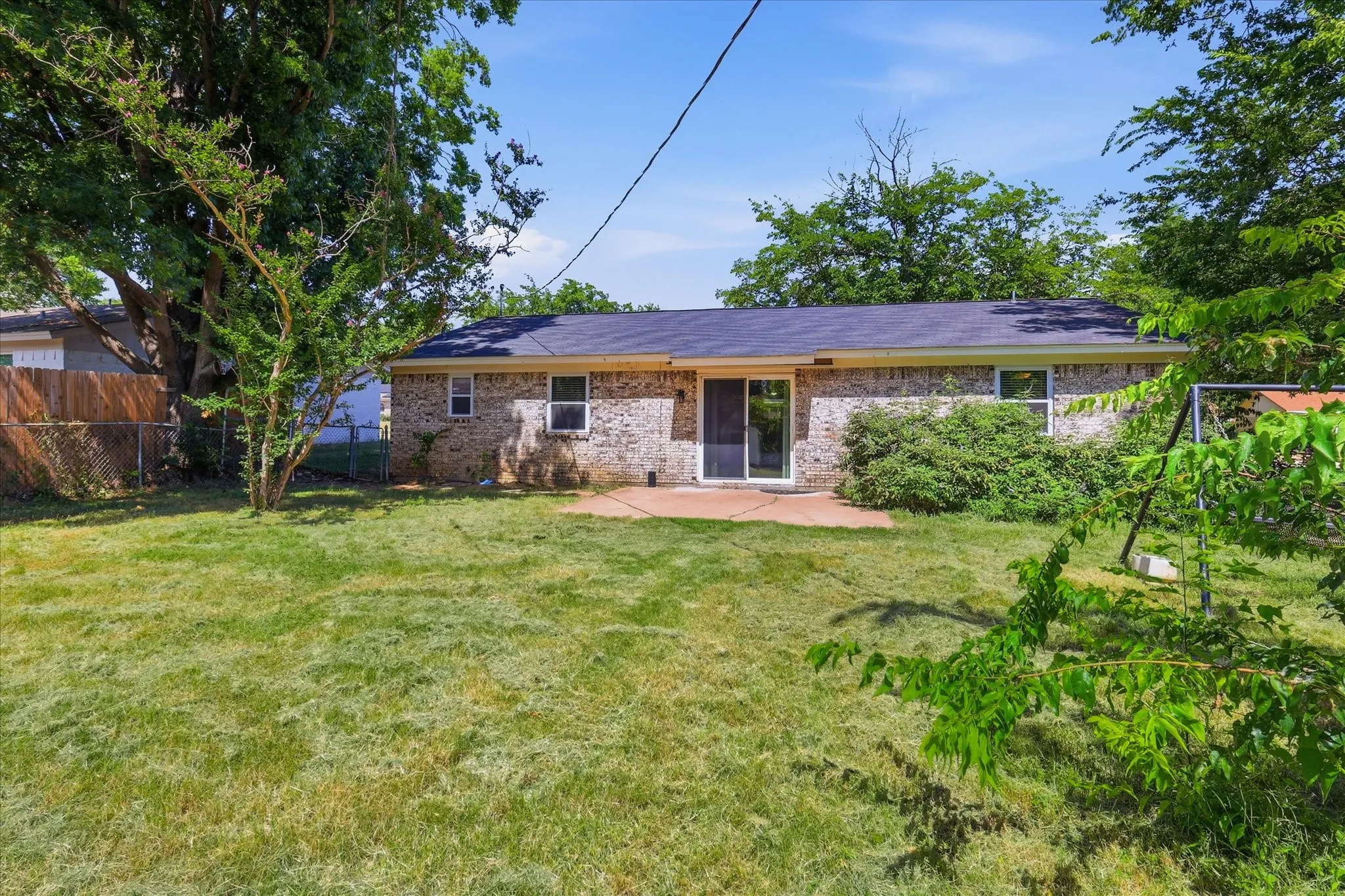 Single Family Residence For Sale in Tarrant County , 6609 Emily Drive, Watauga, Texas 76148, 3 Bedroom, 2 Bathroom, 2 Garage spaces, 1,133 Sqft, built in 1971, mls#21275452, Real Estate Agent in Watauga, Homes For Sale in Tarrant county, Homes For Sale in Watauga, Realtor in Watauga Texas, Real Estate Brokerage Independent Realty Texas, Luminita Cordes Realtor
