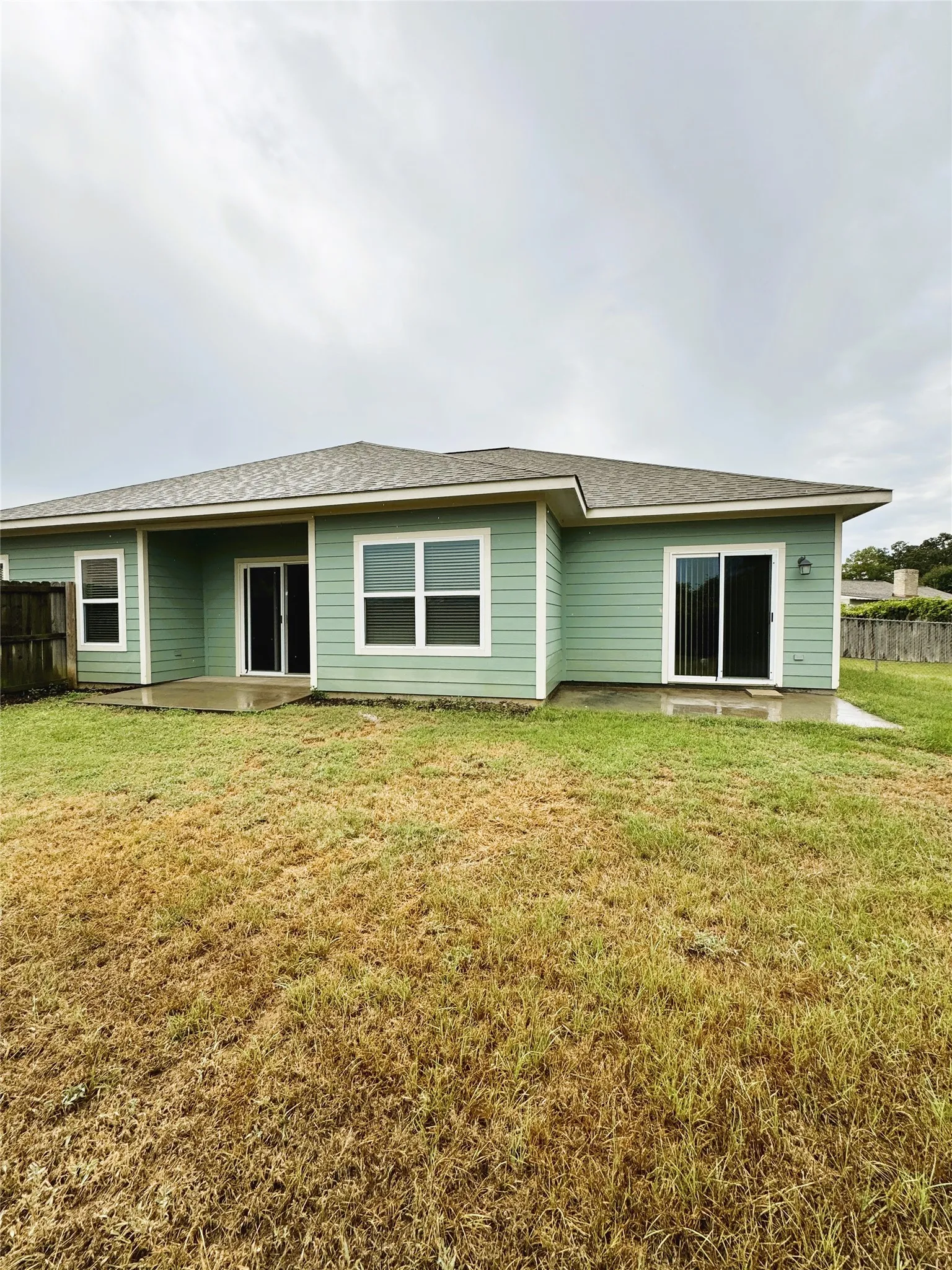 Duplex For Rent in Kaufman County , 212 Lasso Circle, Mabank, Texas 75143, 2 Bedroom, 2 Bathroom, 1 Garage spaces, 1,145 Sqft, built in 2016, mls#21275641, Real Estate Agent in Mabank, Homes For Rent in Kaufman county, Homes For Rent in Mabank, Realtor in Mabank Texas, Real Estate Brokerage Independent Realty Texas, Luminita Cordes Realtor