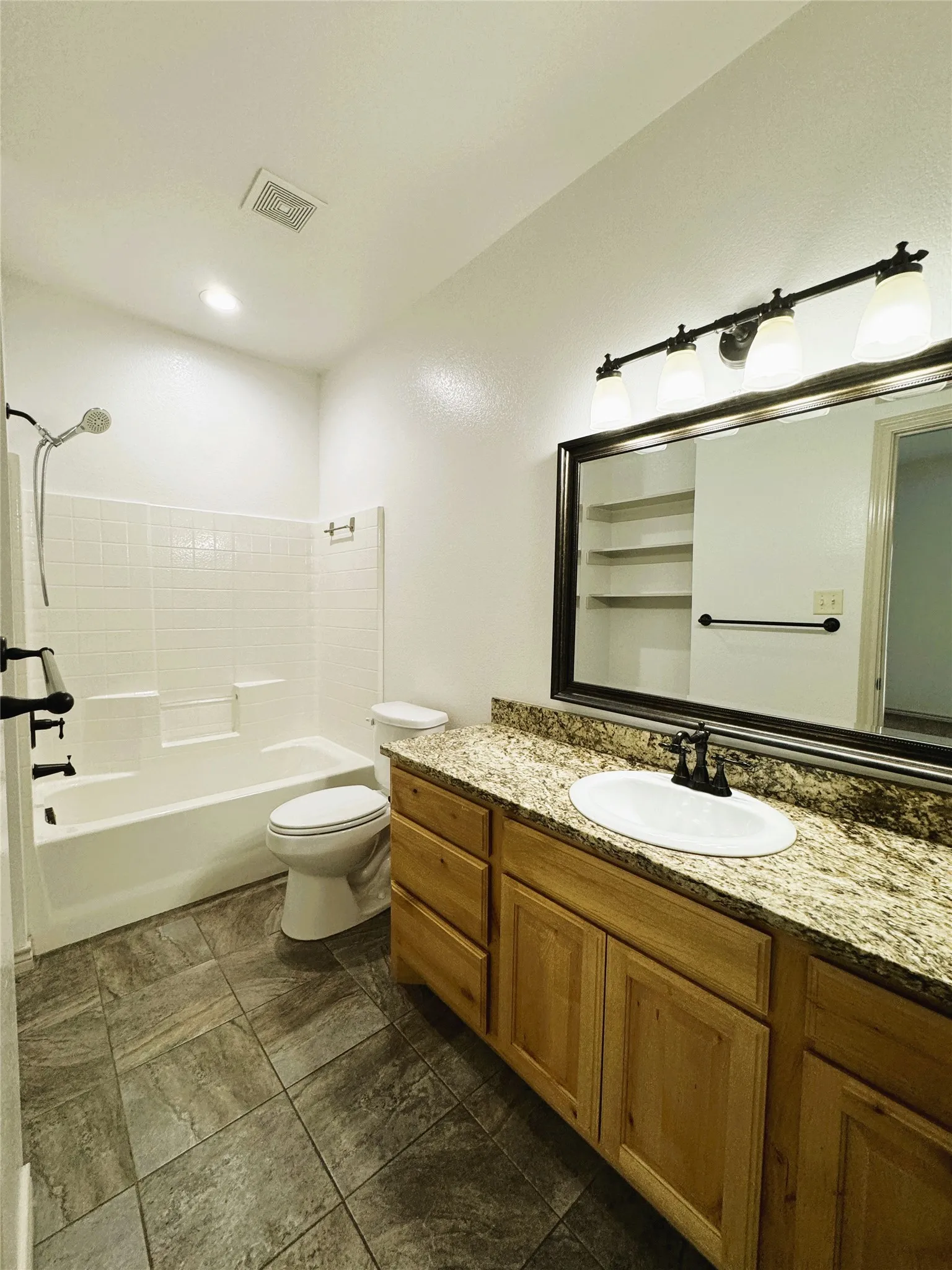Duplex For Rent in Kaufman County , 212 Lasso Circle, Mabank, Texas 75143, 2 Bedroom, 2 Bathroom, 1 Garage spaces, 1,145 Sqft, built in 2016, mls#21275641, Real Estate Agent in Mabank, Homes For Rent in Kaufman county, Homes For Rent in Mabank, Realtor in Mabank Texas, Real Estate Brokerage Independent Realty Texas, Luminita Cordes Realtor