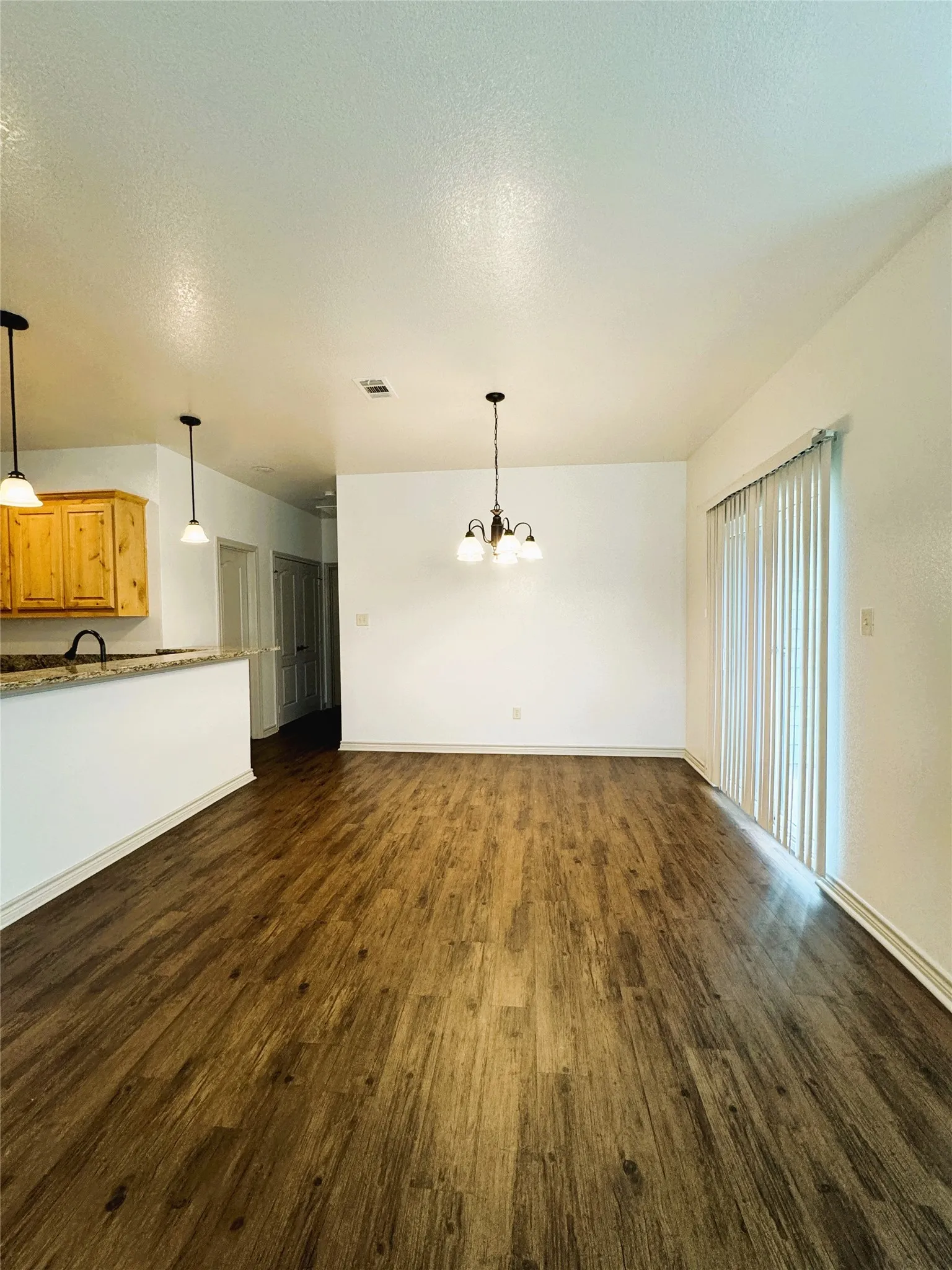Duplex For Rent in Kaufman County , 212 Lasso Circle, Mabank, Texas 75143, 2 Bedroom, 2 Bathroom, 1 Garage spaces, 1,145 Sqft, built in 2016, mls#21275641, Real Estate Agent in Mabank, Homes For Rent in Kaufman county, Homes For Rent in Mabank, Realtor in Mabank Texas, Real Estate Brokerage Independent Realty Texas, Luminita Cordes Realtor